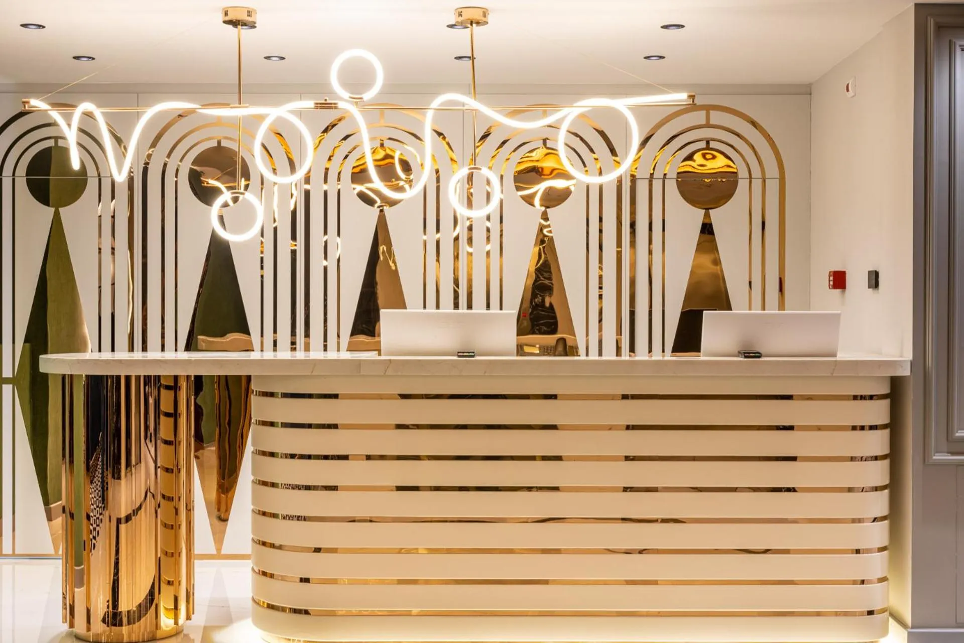 Lobby or reception in Calisi Hotel