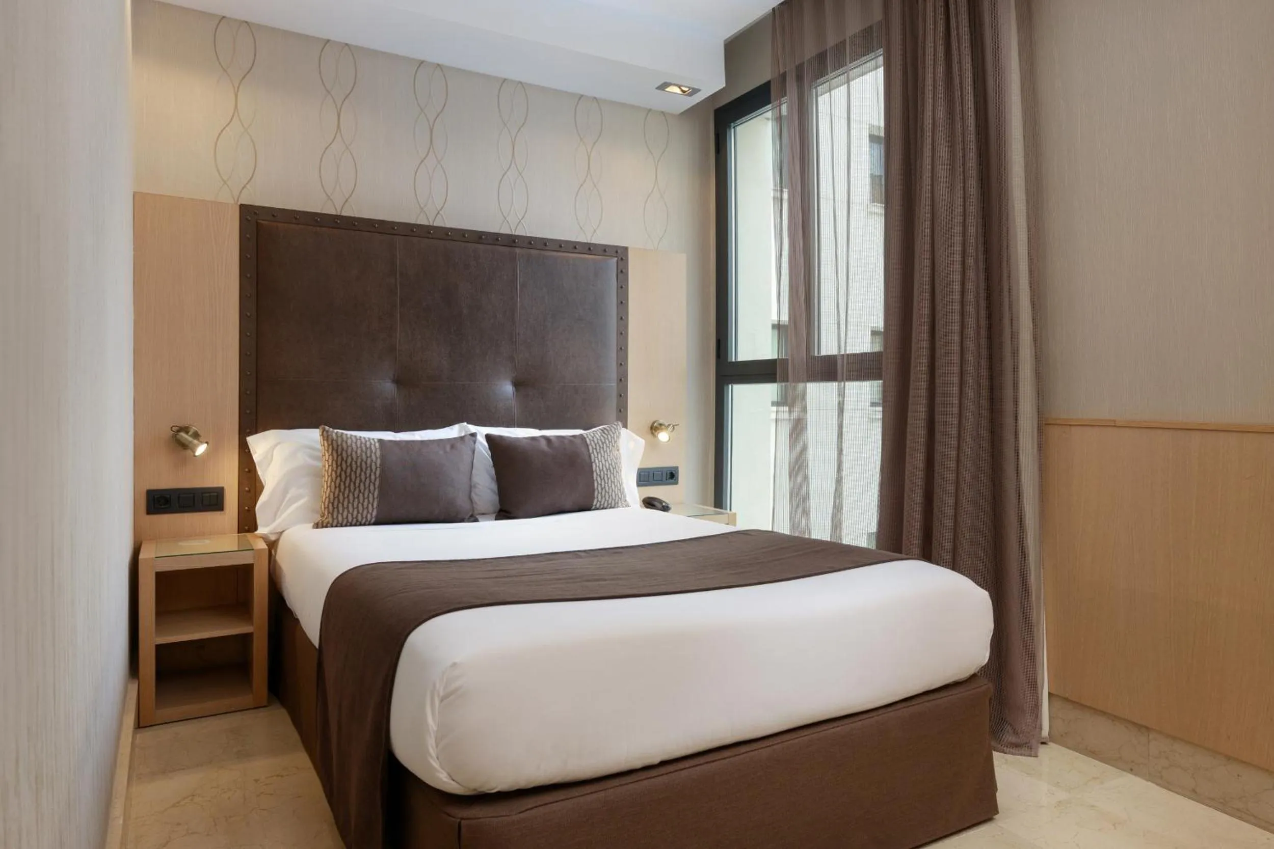 Bedroom, Bed in Hotel Pedro I De Aragon 4 Estrellas SUPERIOR