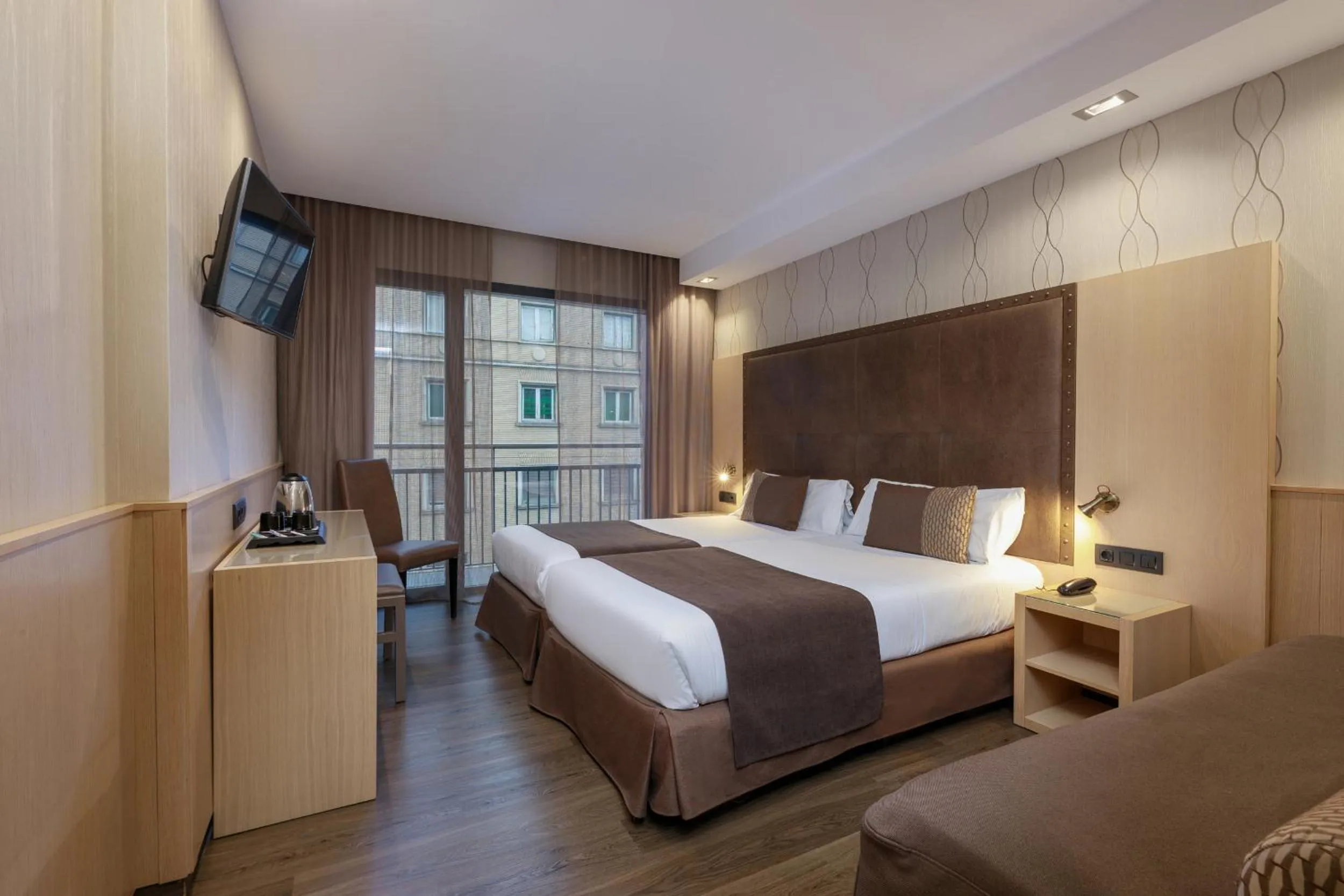 Bedroom, Bed in Hotel Pedro I De Aragon 4 Estrellas SUPERIOR