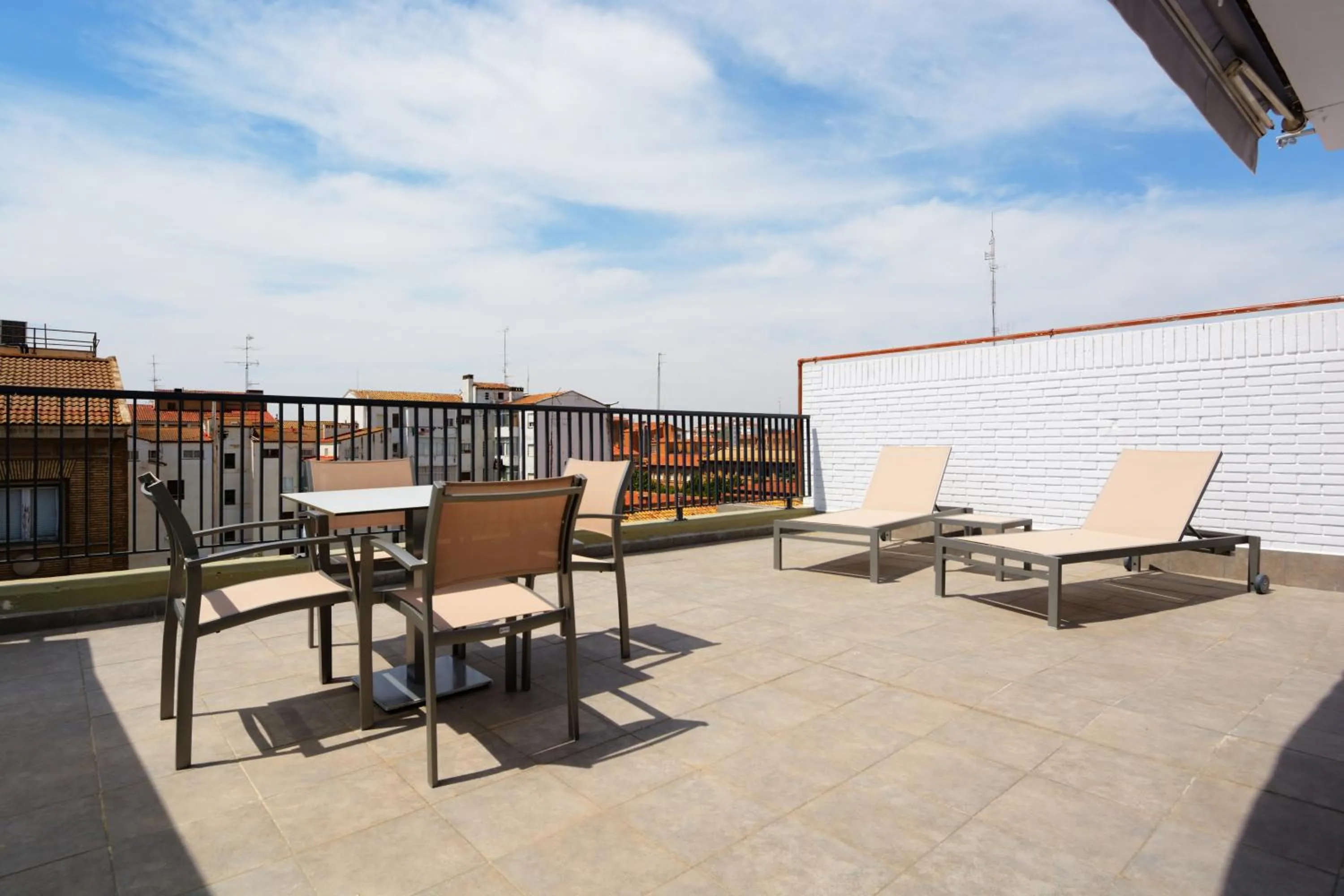 Balcony/Terrace in Hotel Pedro I De Aragon 4 Estrellas SUPERIOR