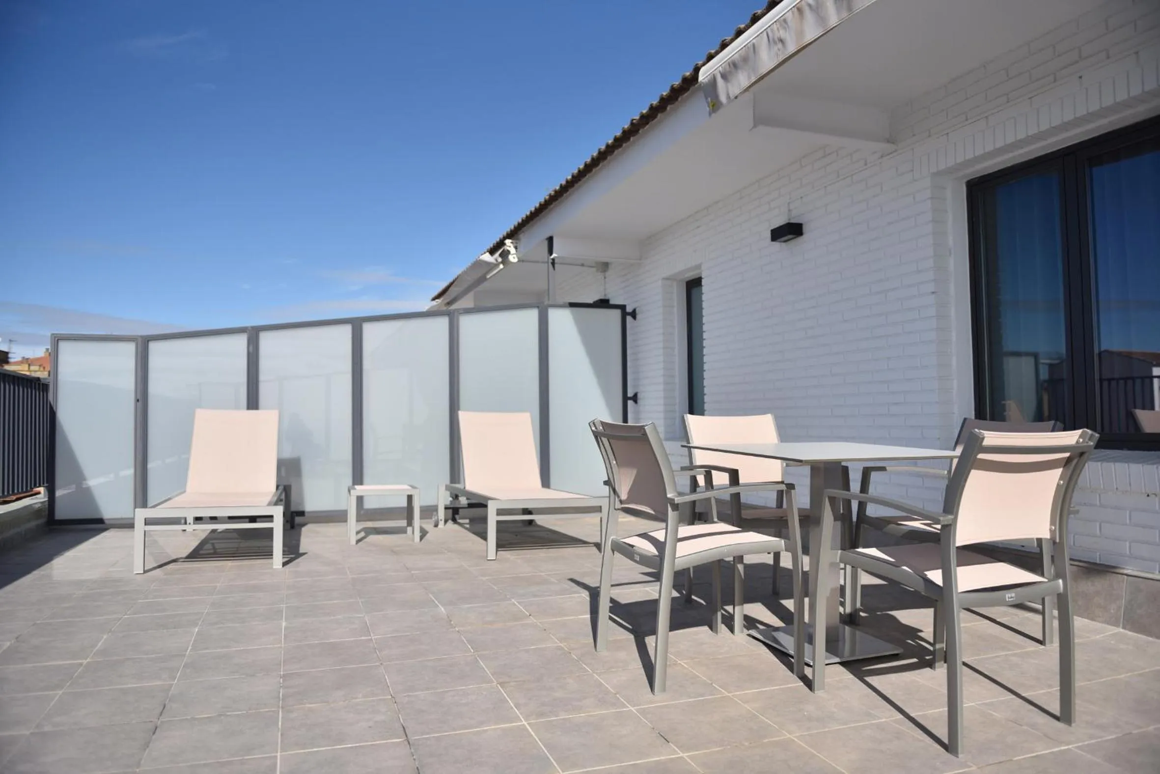 Balcony/Terrace in Hotel Pedro I De Aragon 4 Estrellas SUPERIOR