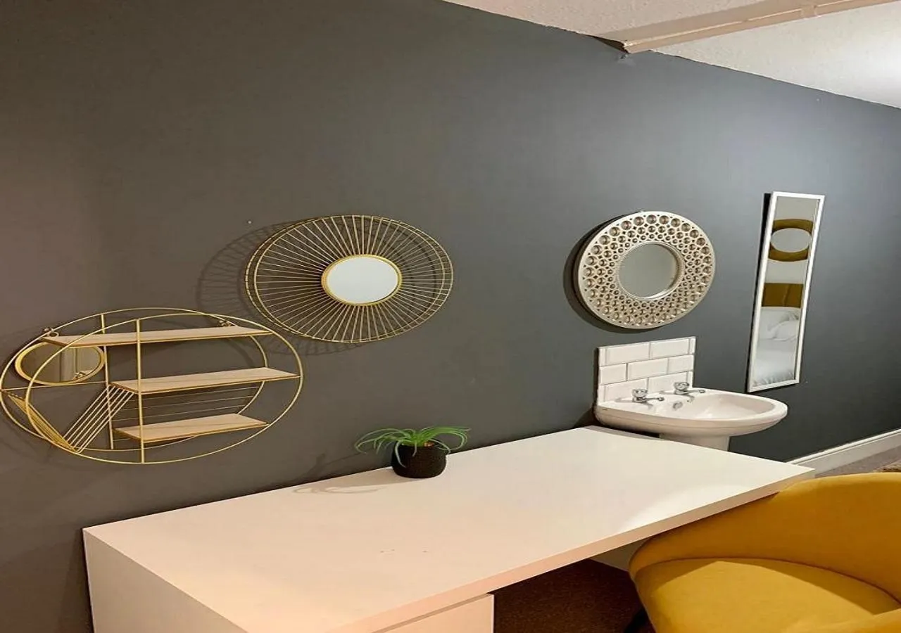 Decorative detail in Mollyinn Central Brighton