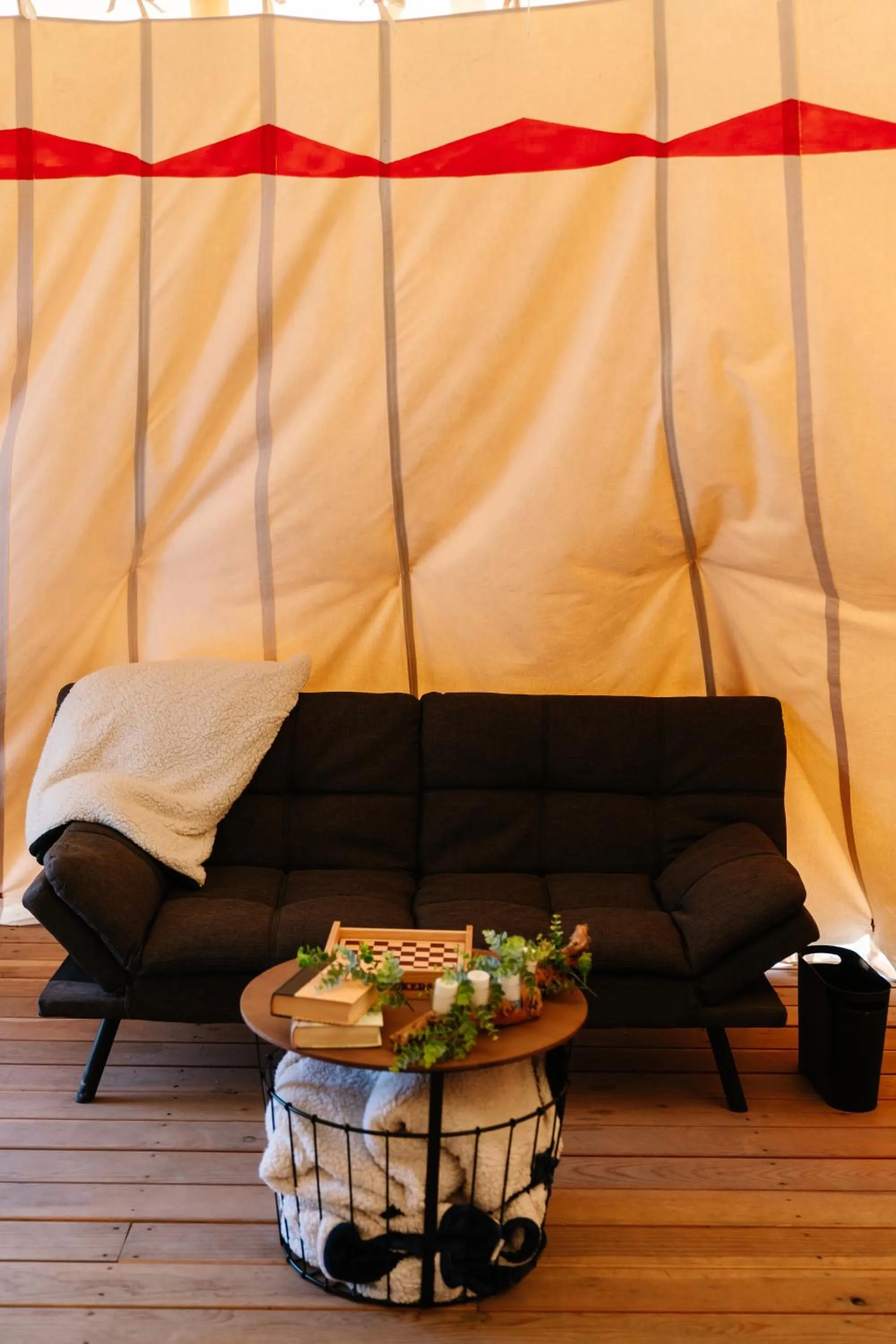Seating area in Starlight Retreat Yellowstone
