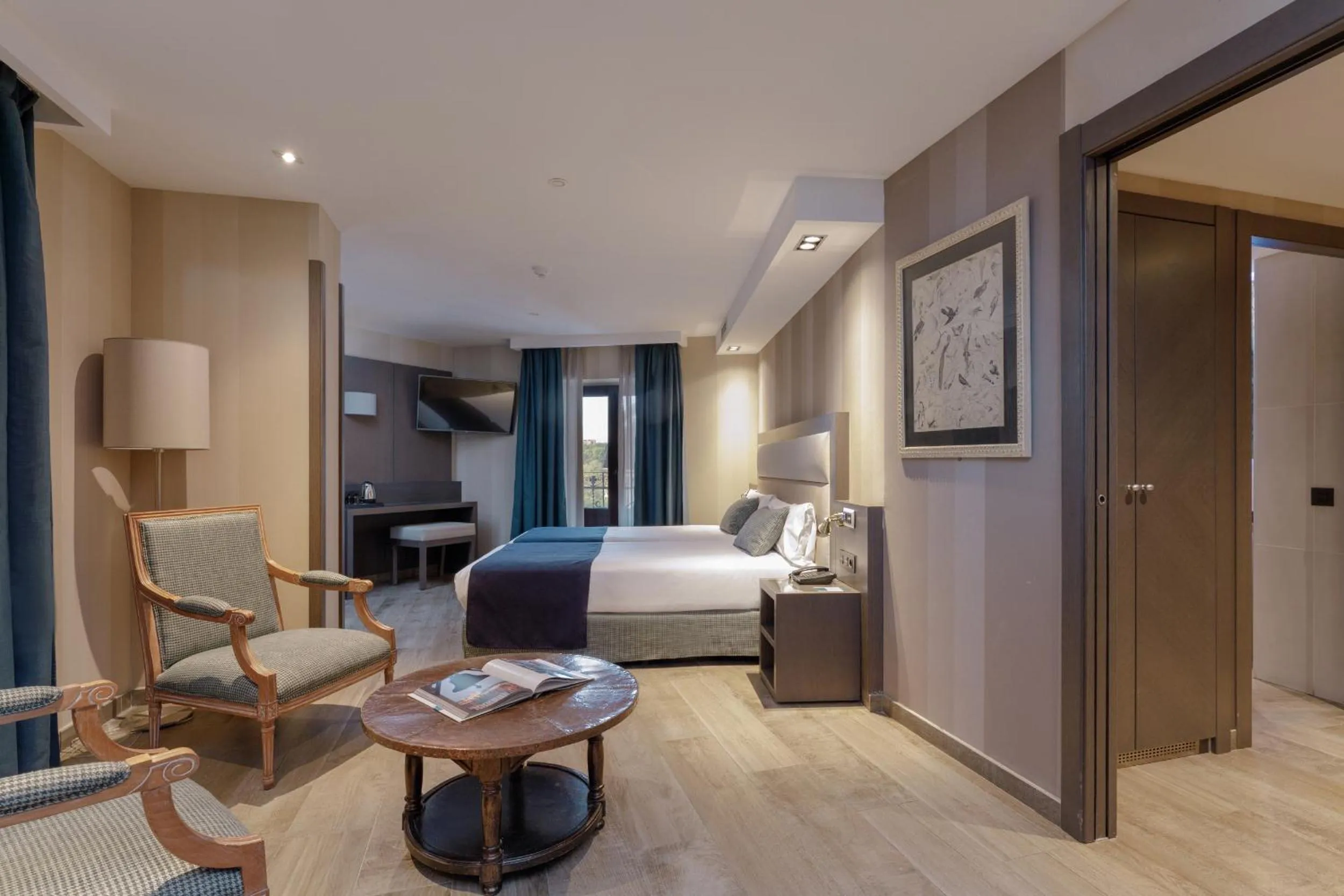 Bedroom, Bed in Hotel Reina Cristina