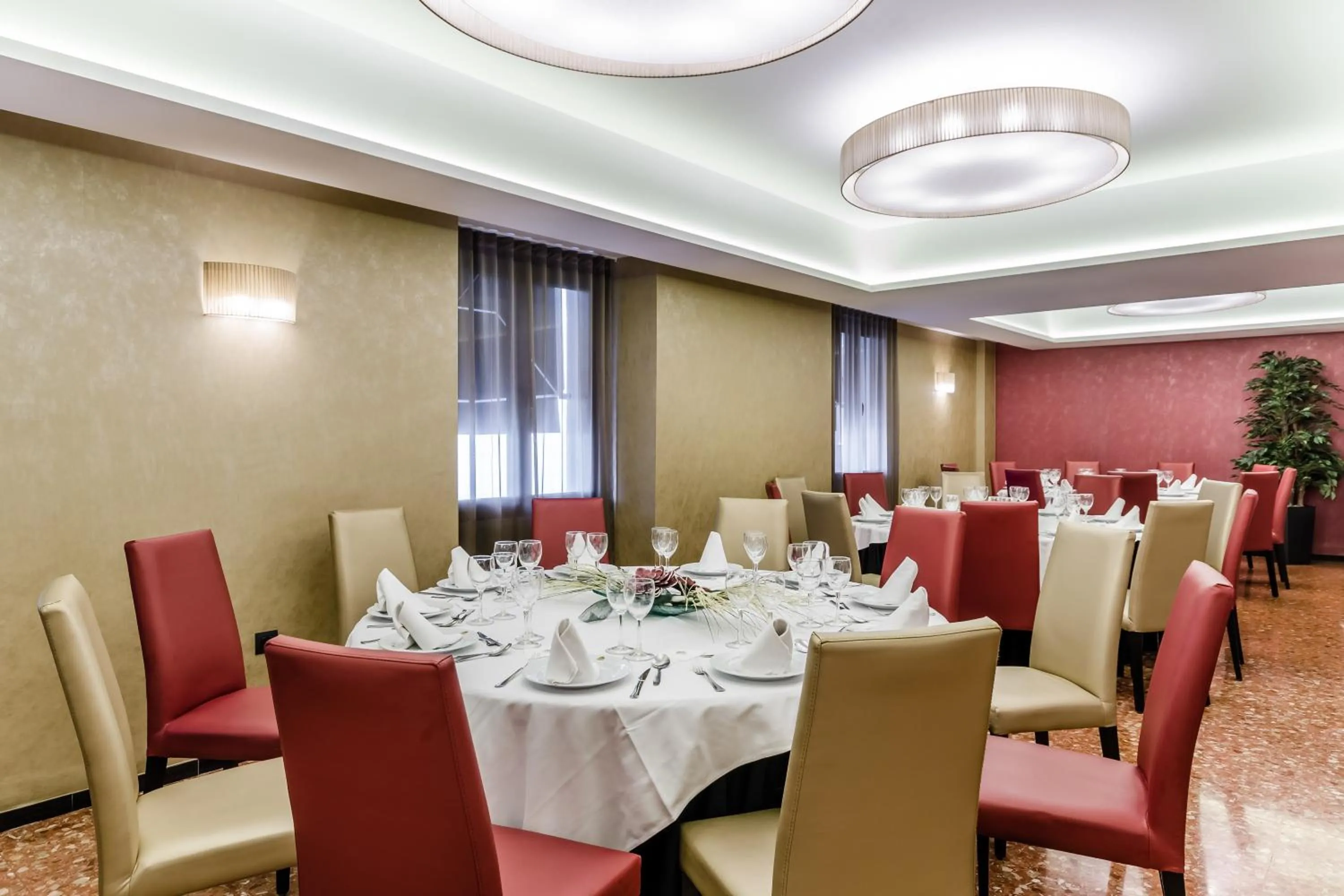 Banquet/Function facilities in Hotel Reina Cristina