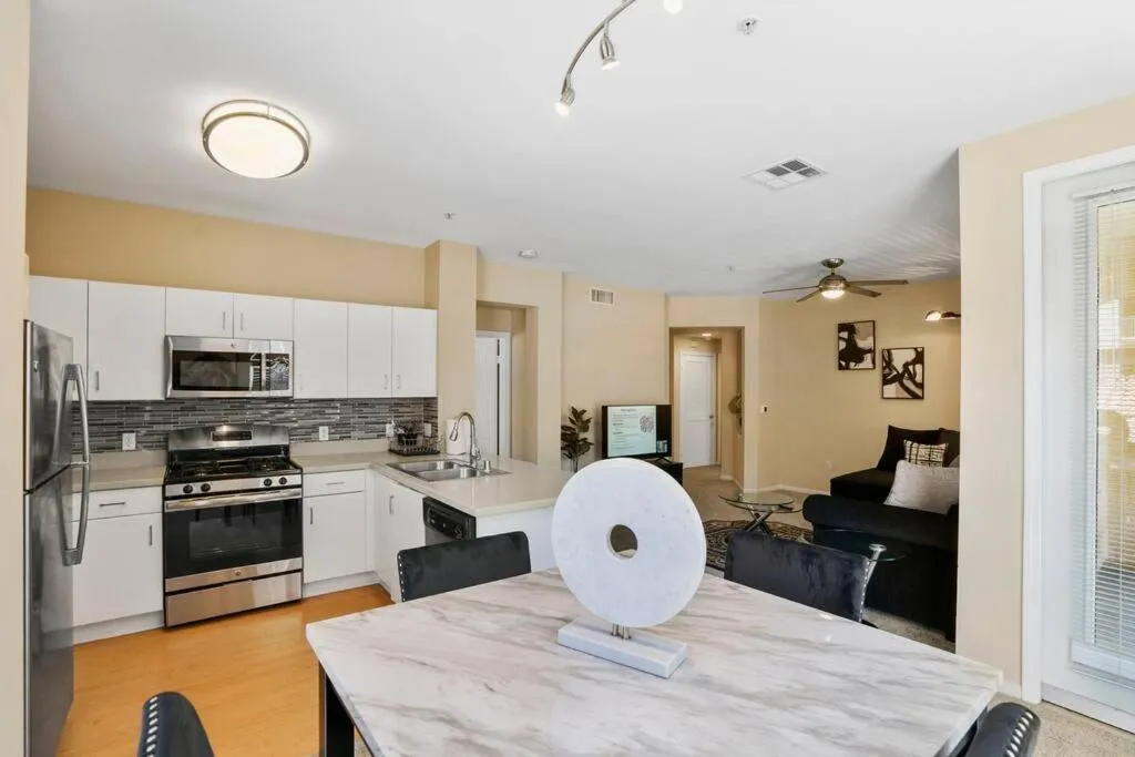 Luxury 2BR/2BA!5Min to Disney! Angelstadium! HondaCenter.