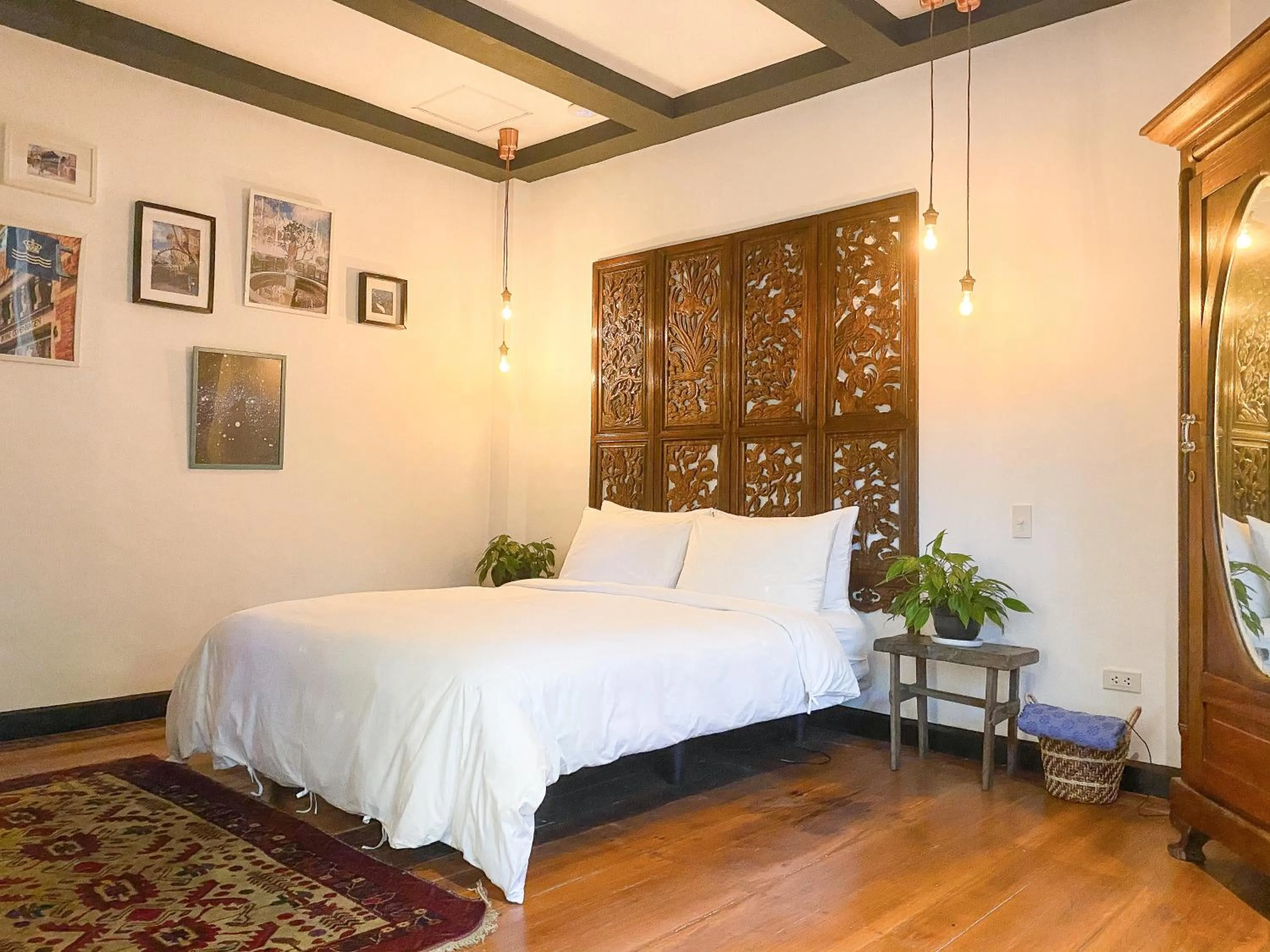 Photo of the whole room, Bed in Nuuk Taal Lake