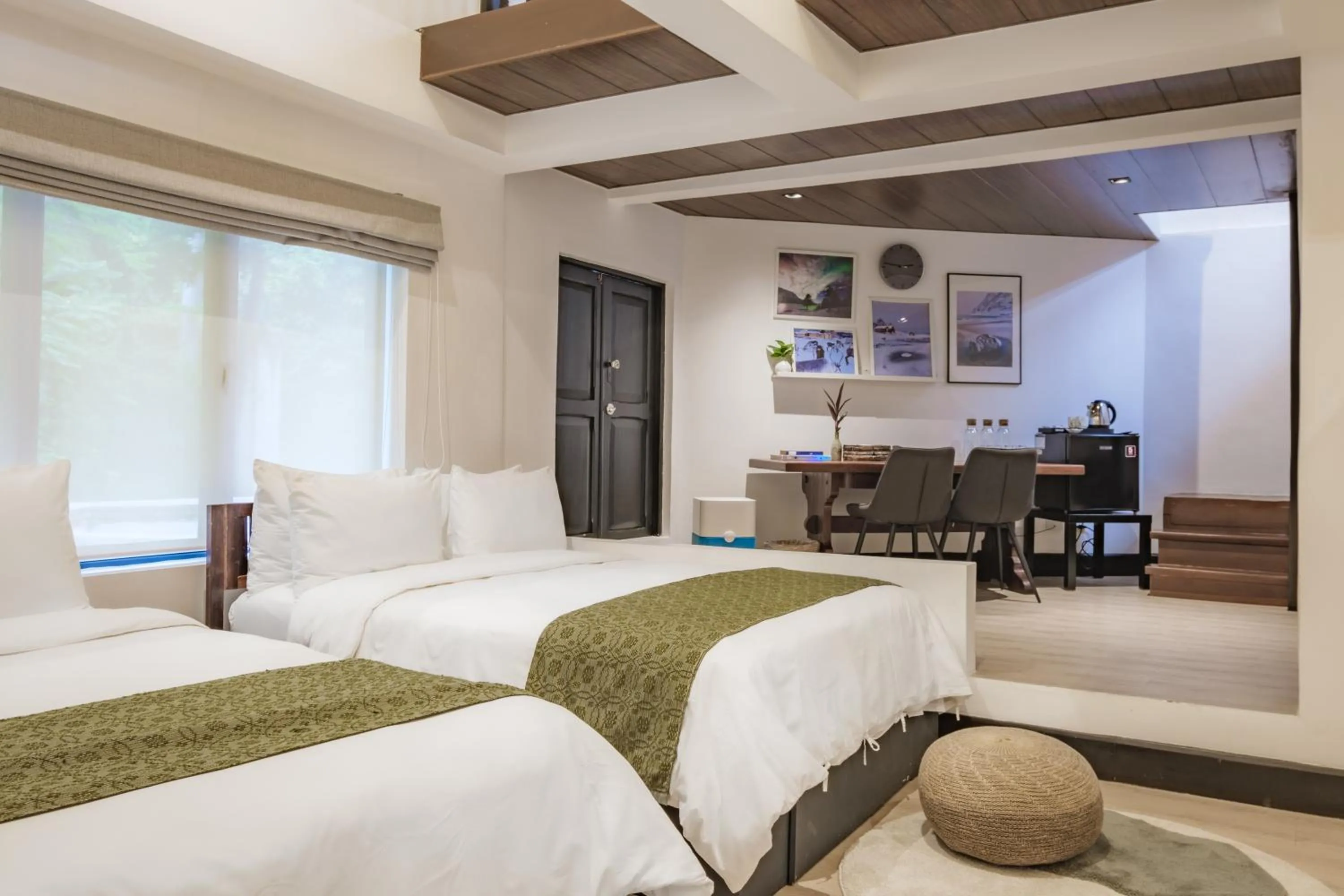 Photo of the whole room, Bed in Nuuk Taal Lake