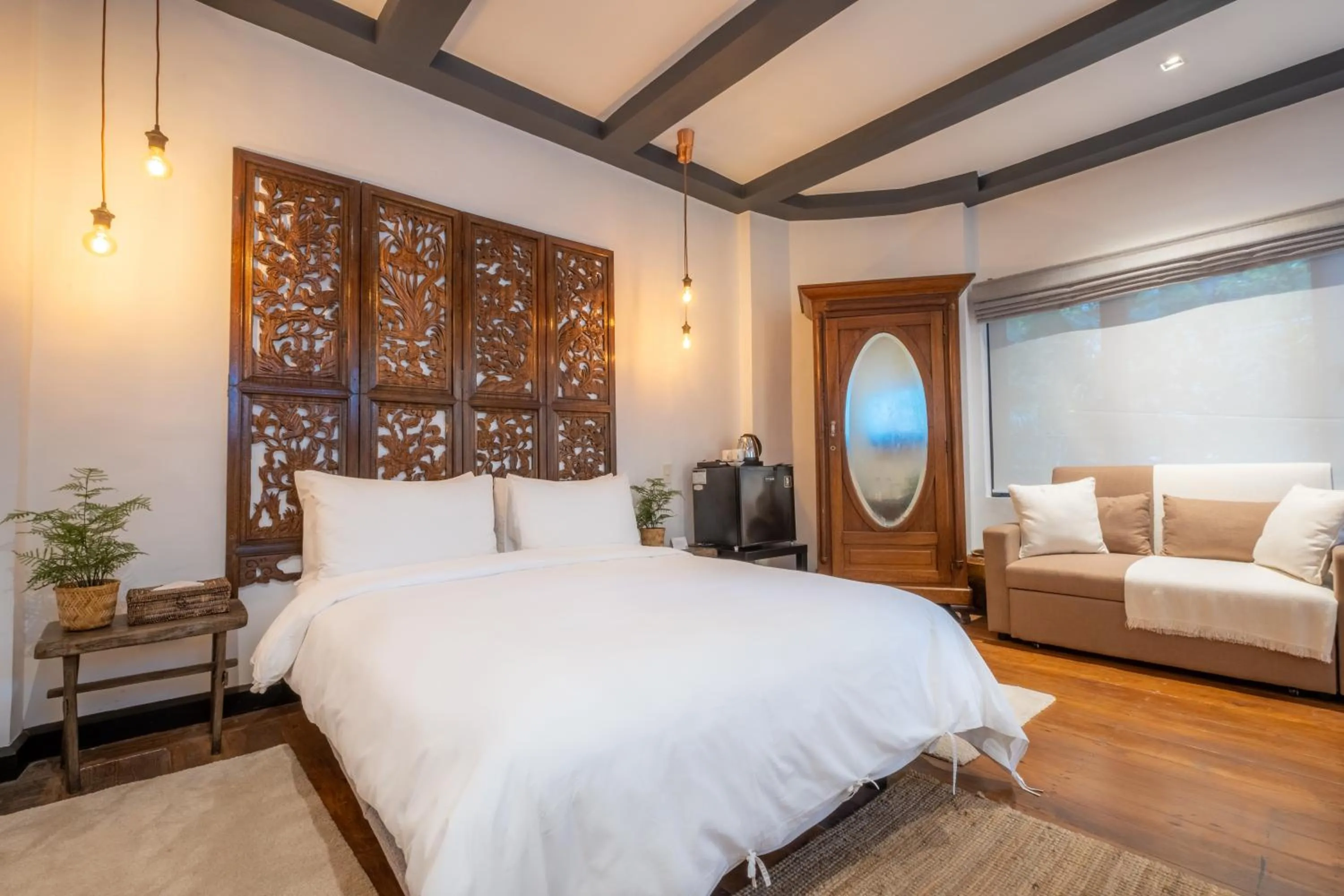 Photo of the whole room, Bed in Nuuk Taal Lake