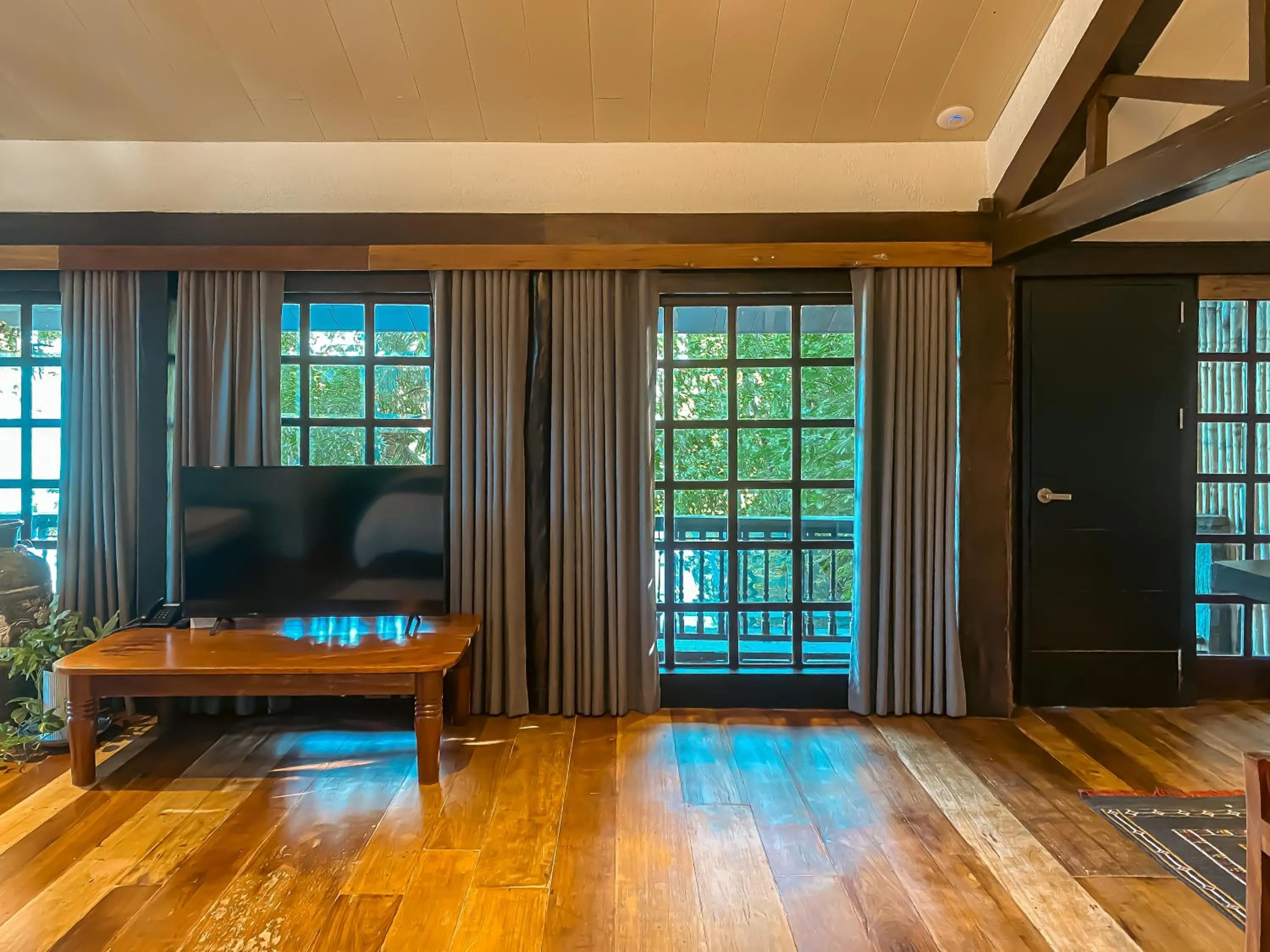 TV and multimedia in Nuuk Taal Lake