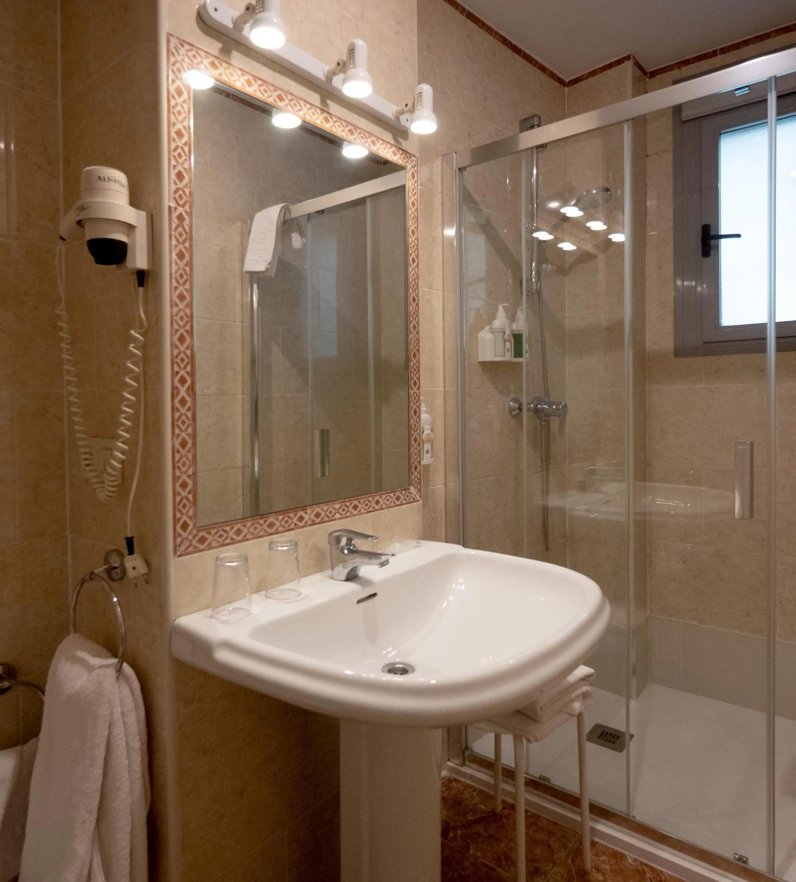 Bathroom in Hotel Plaza Santa Lucía