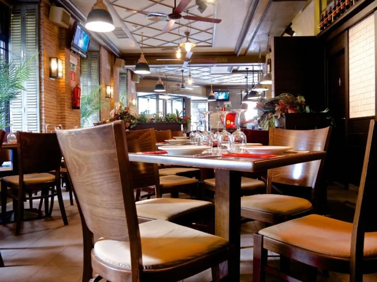 Restaurant/places to eat in Hostal Matheu