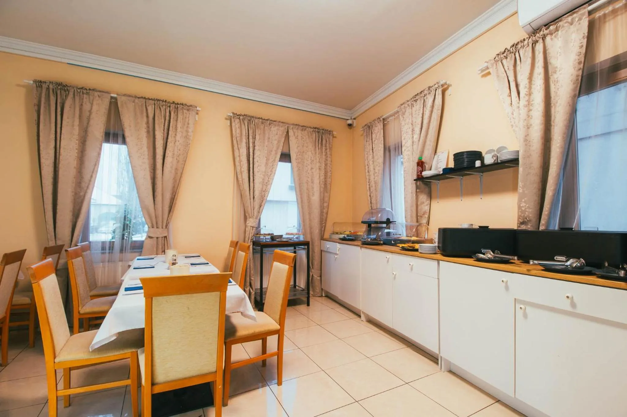 Restaurant/places to eat in Végvári Hotel Eger