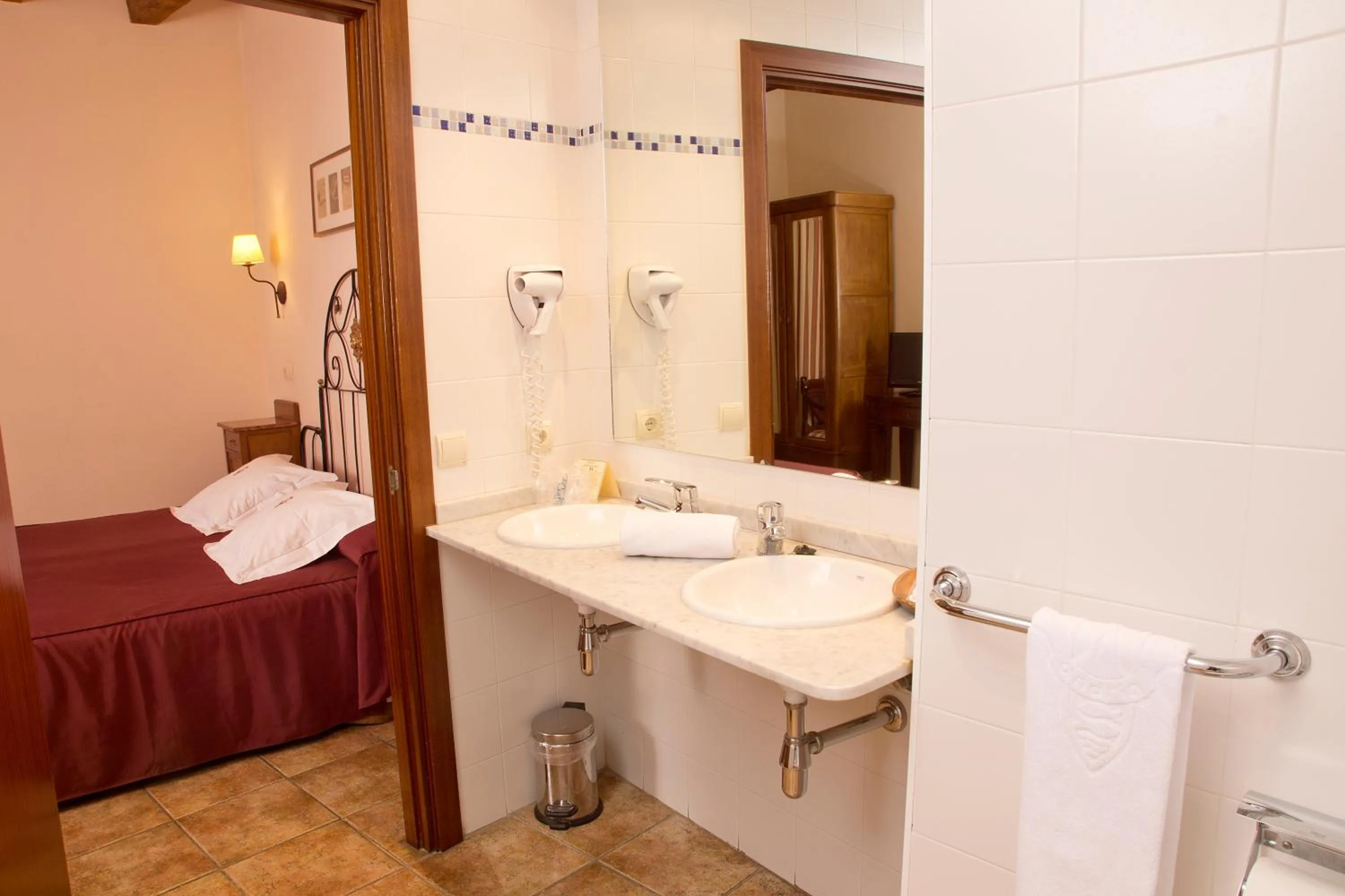 Bathroom in Hotel Andria