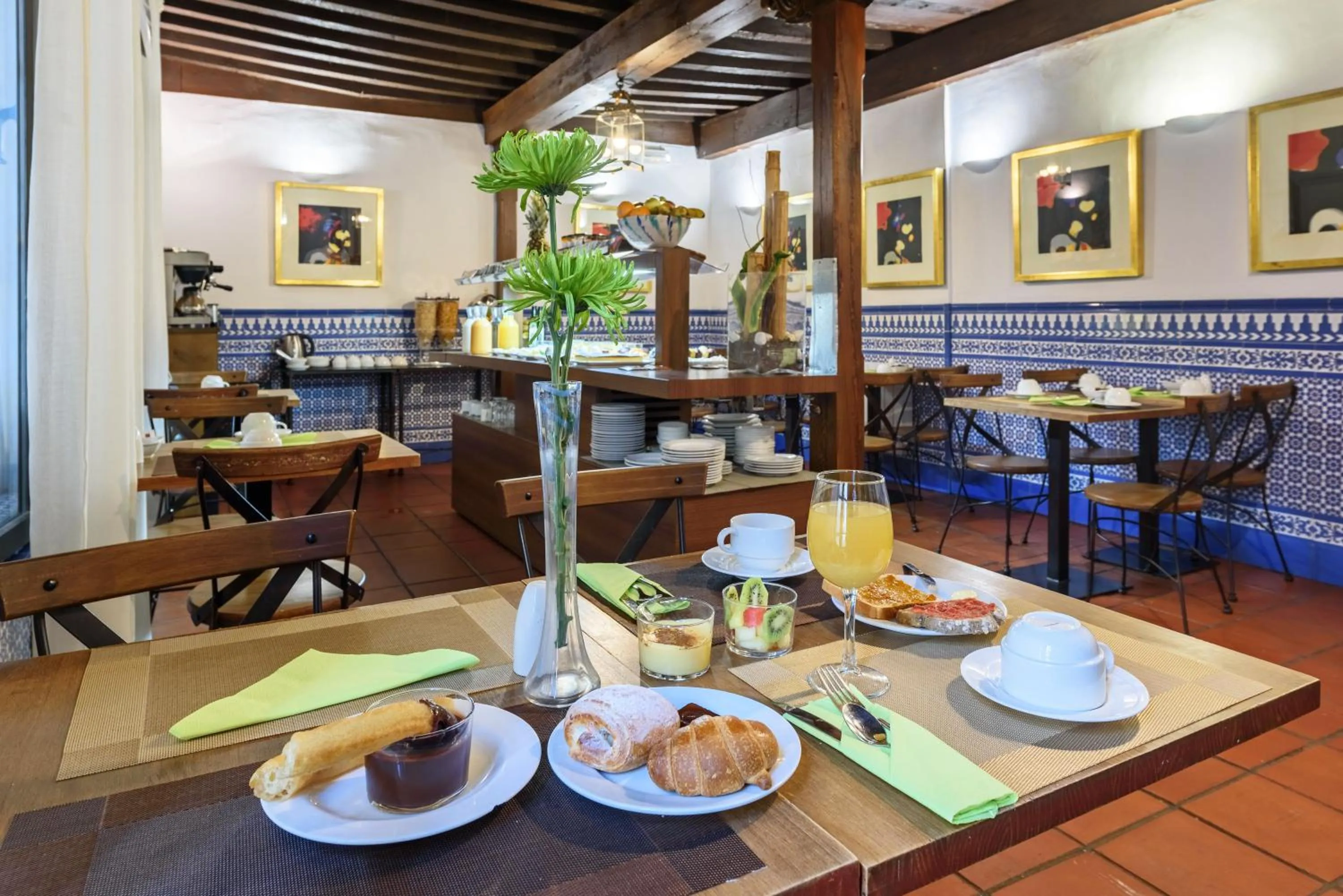 Buffet breakfast in Palacio de Santa Inés