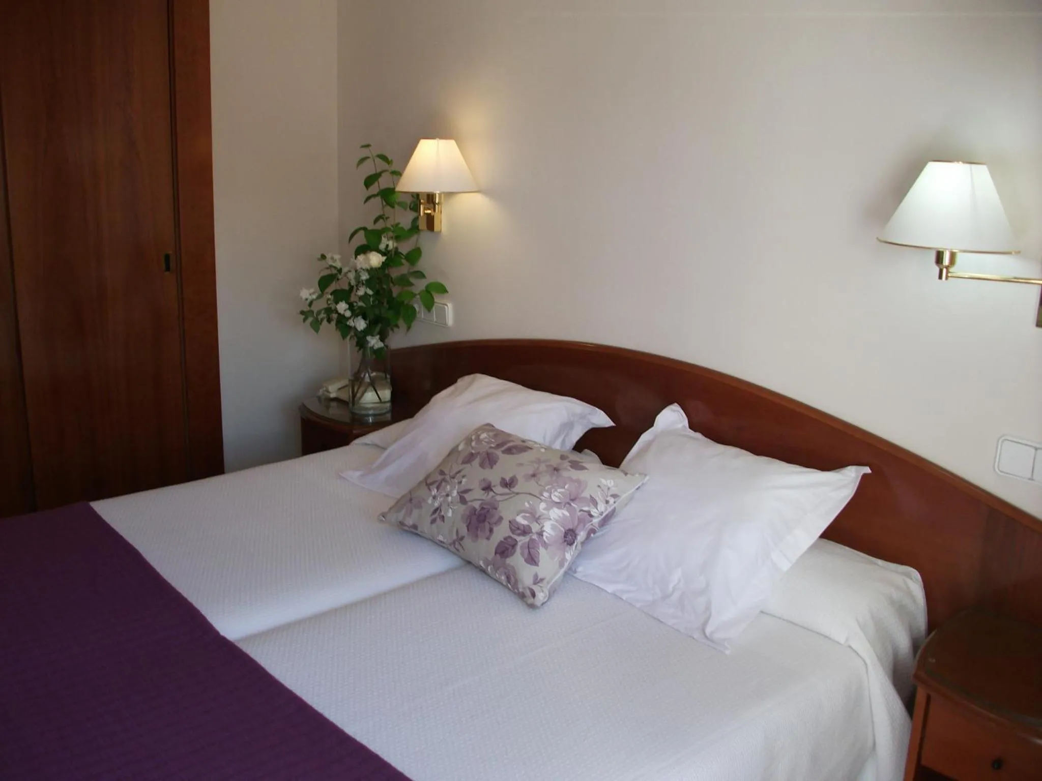 Bed in RVHotels Avenida