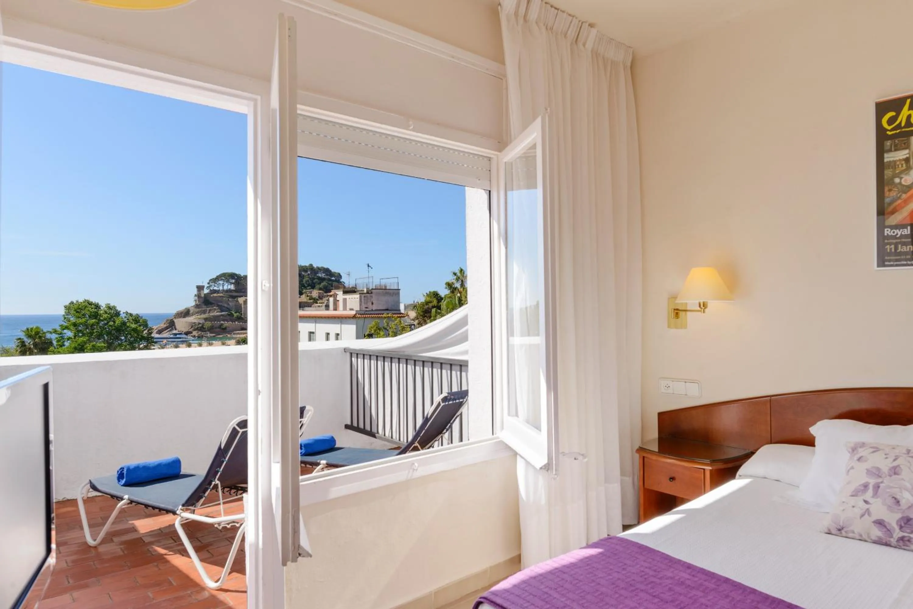 Sea view, Bed in RVHotels Avenida