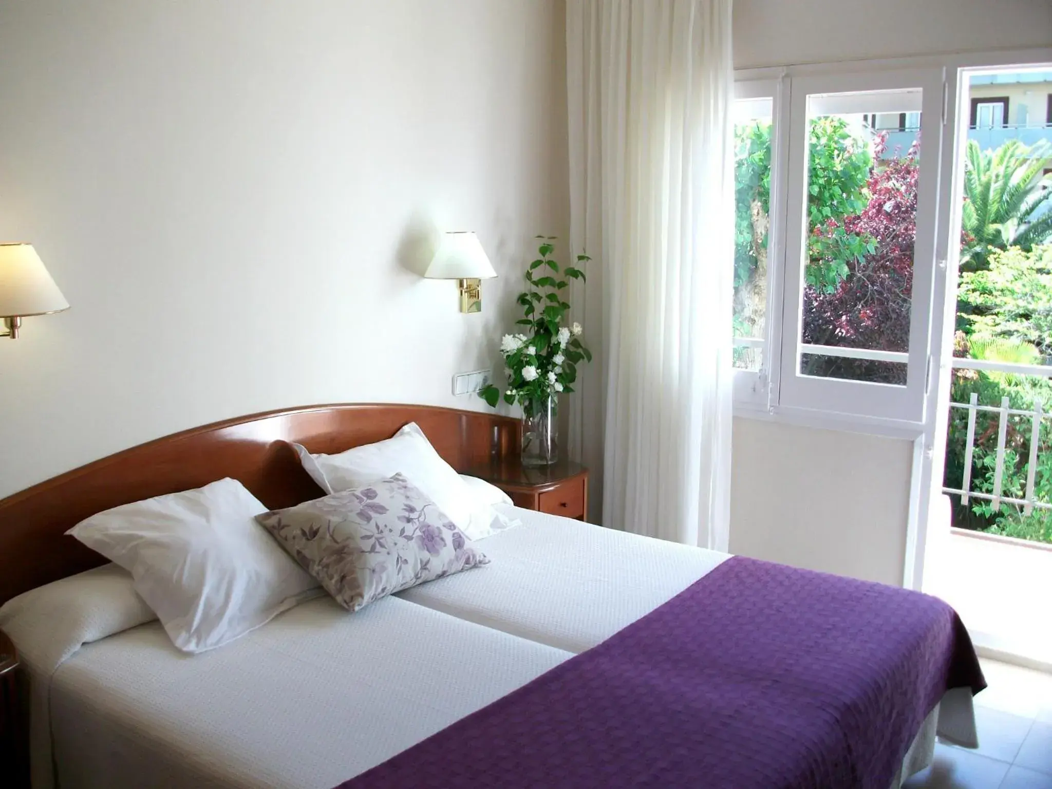 Double or Twin Room with Balcony in RVHotels Avenida Double or Twin Room with Balcony in RVHotels Avenida