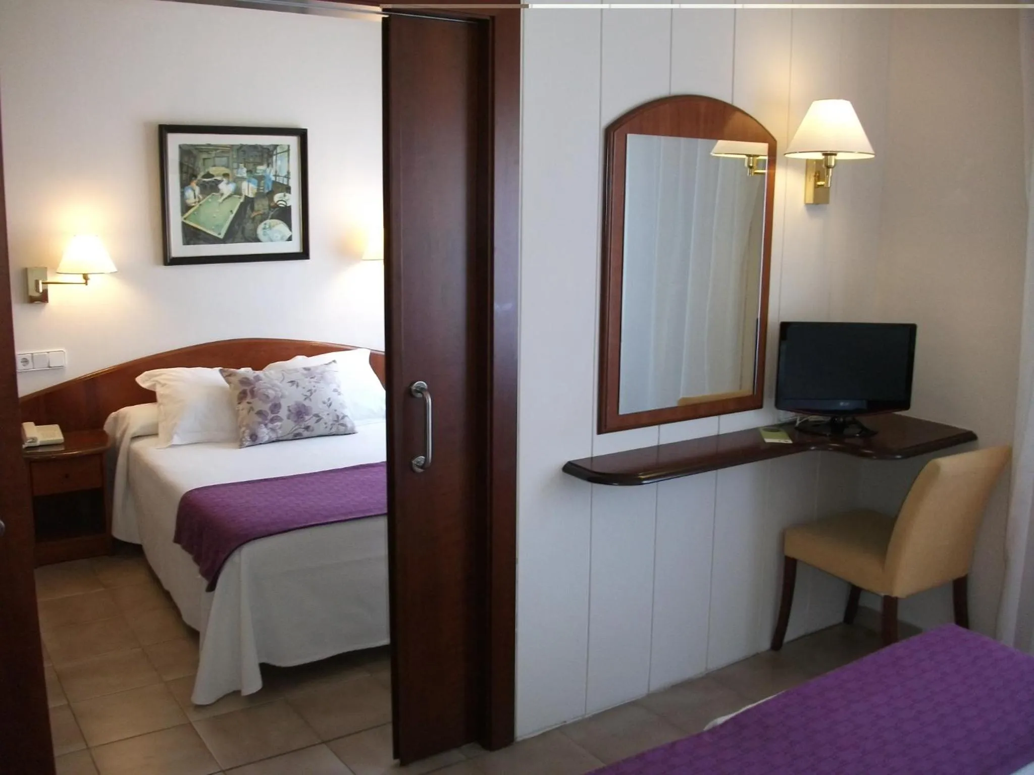 Photo of the whole room, Bed in RVHotels Avenida