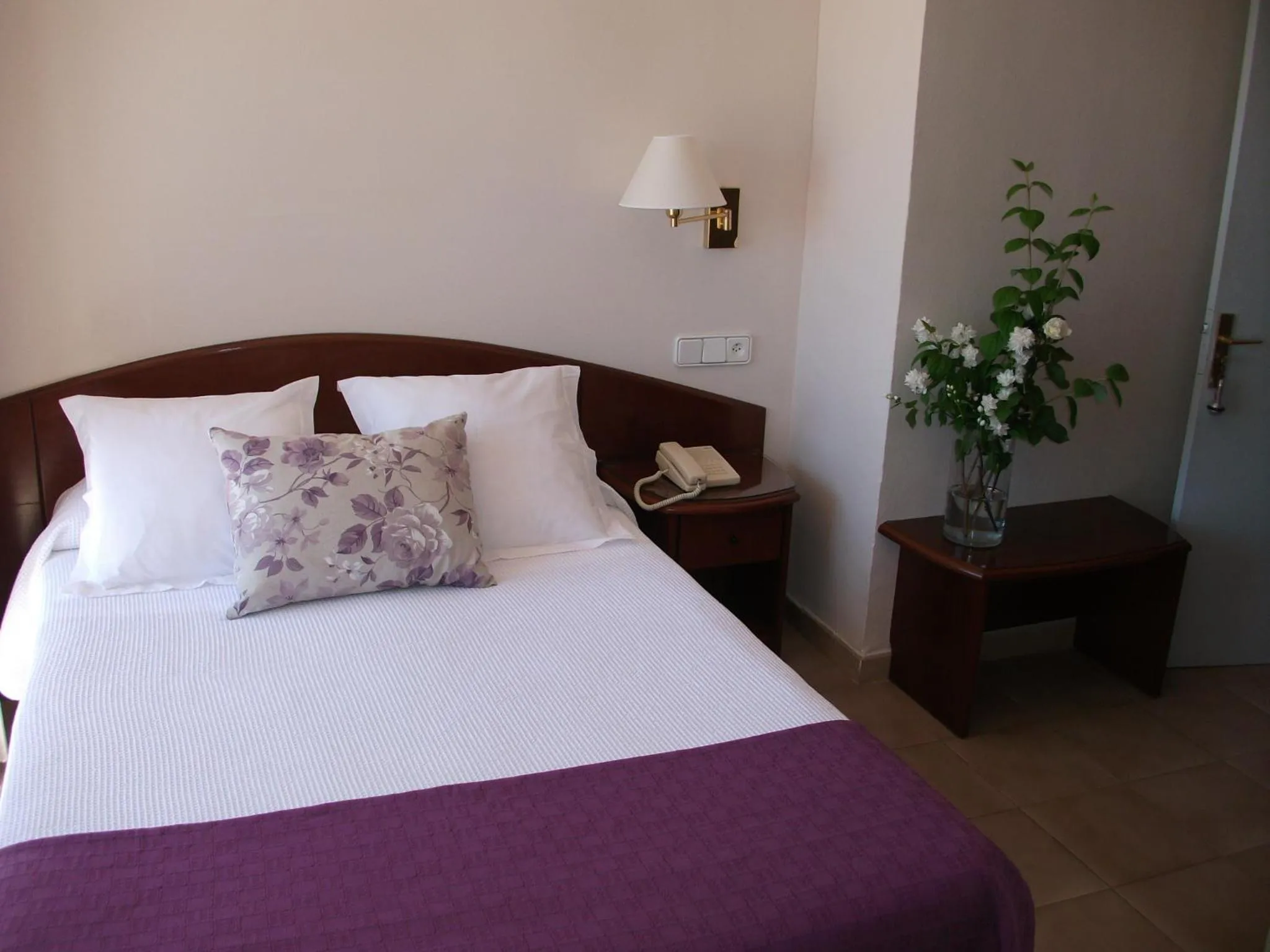 Bedroom, Bed in RVHotels Avenida