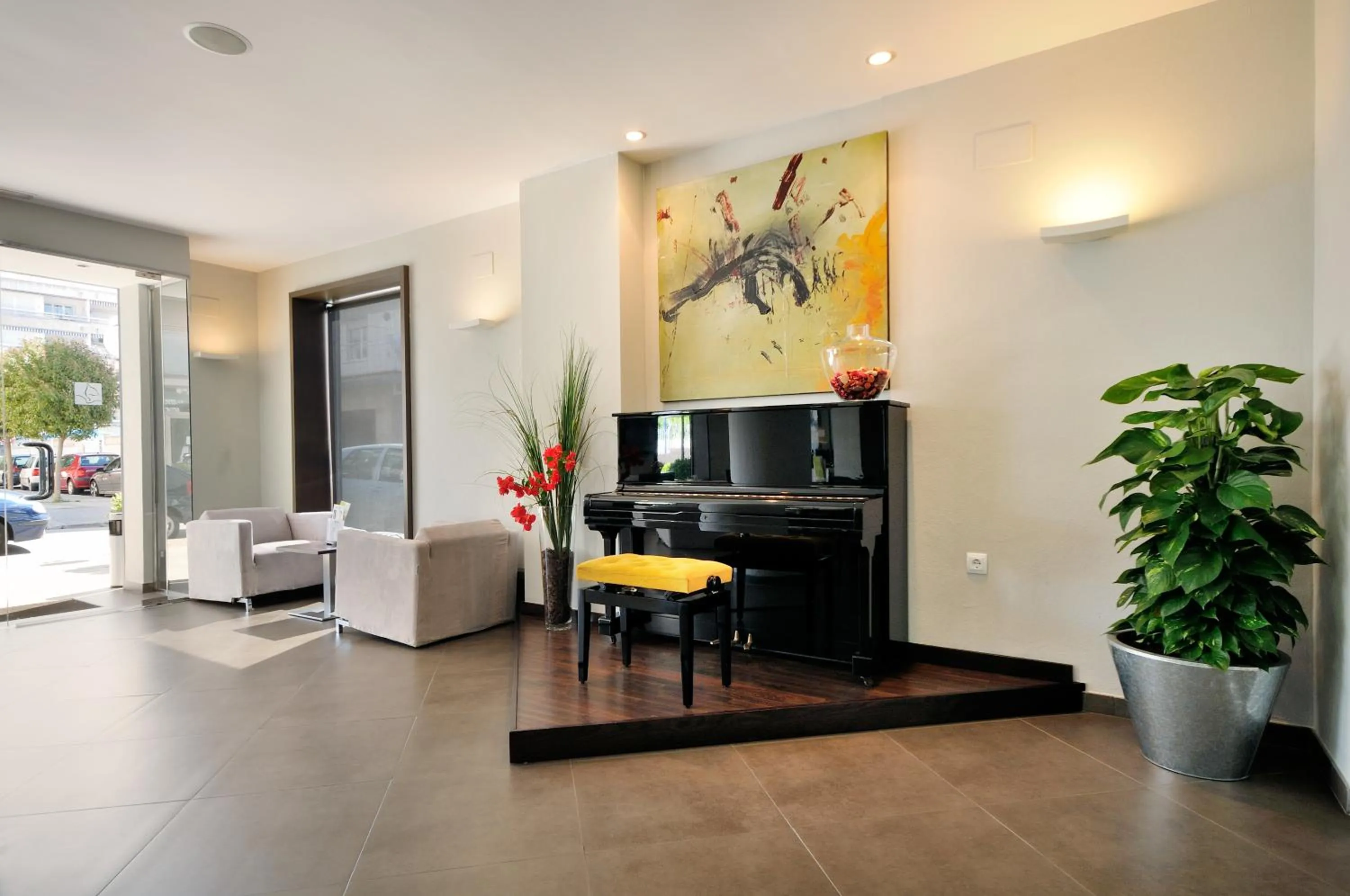 Lounge or bar in RVHotels Avenida