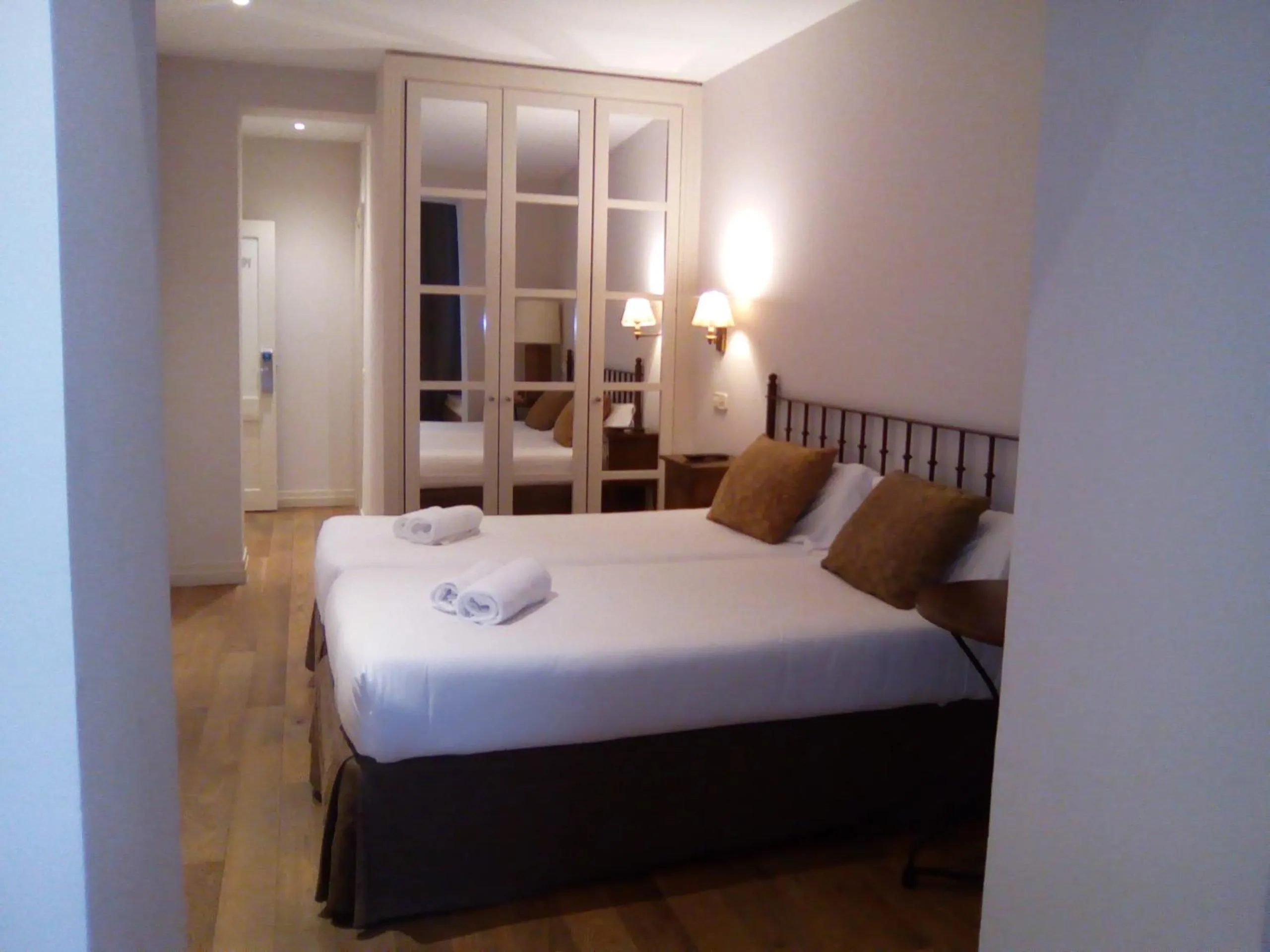 Photo of the whole room, Bed in Hotel Cuéntame La Puebla