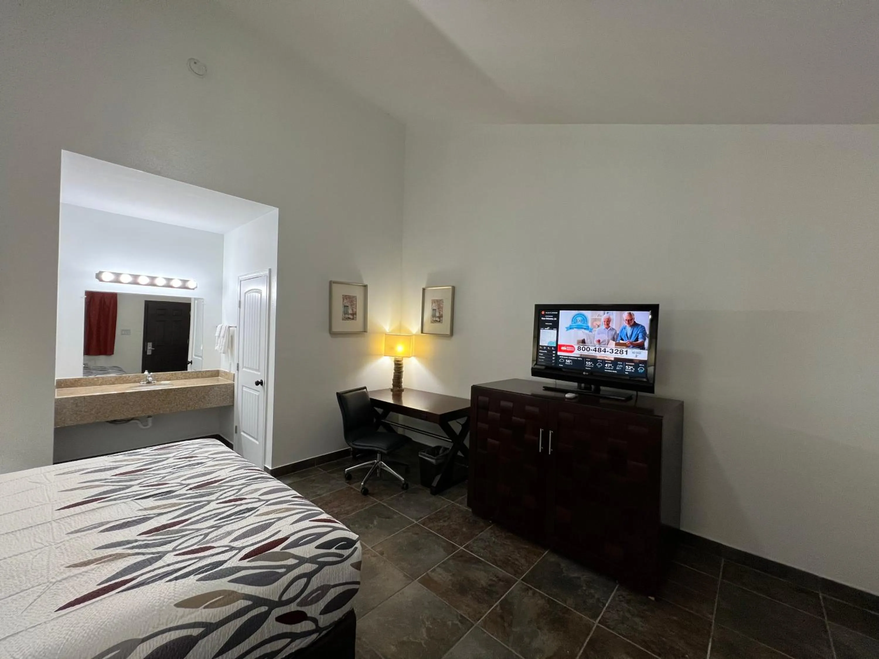 TV and multimedia, Bed in Bass Inn - Choke Canyon National Park