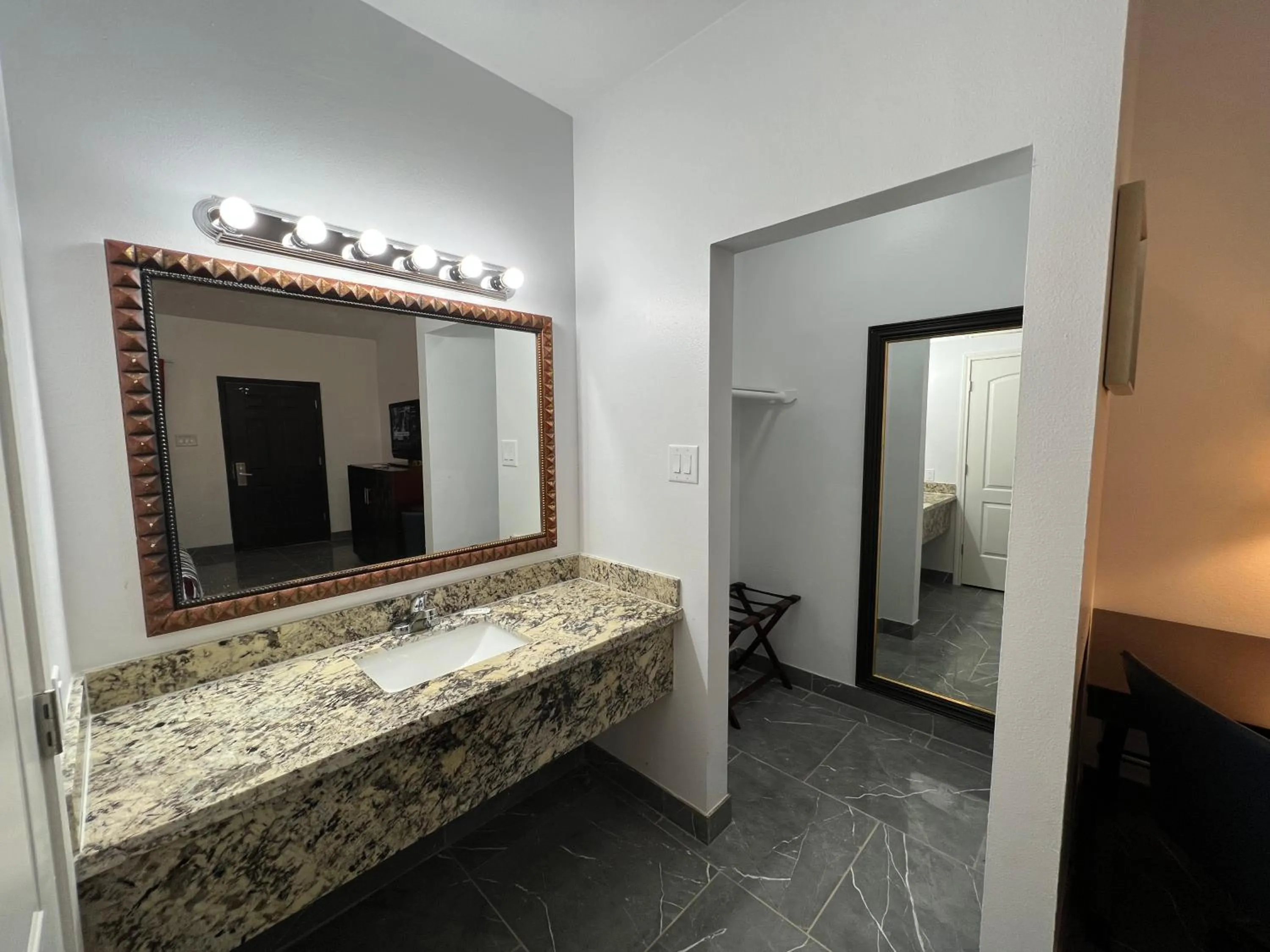 Bathroom in Bass Inn - Choke Canyon National Park