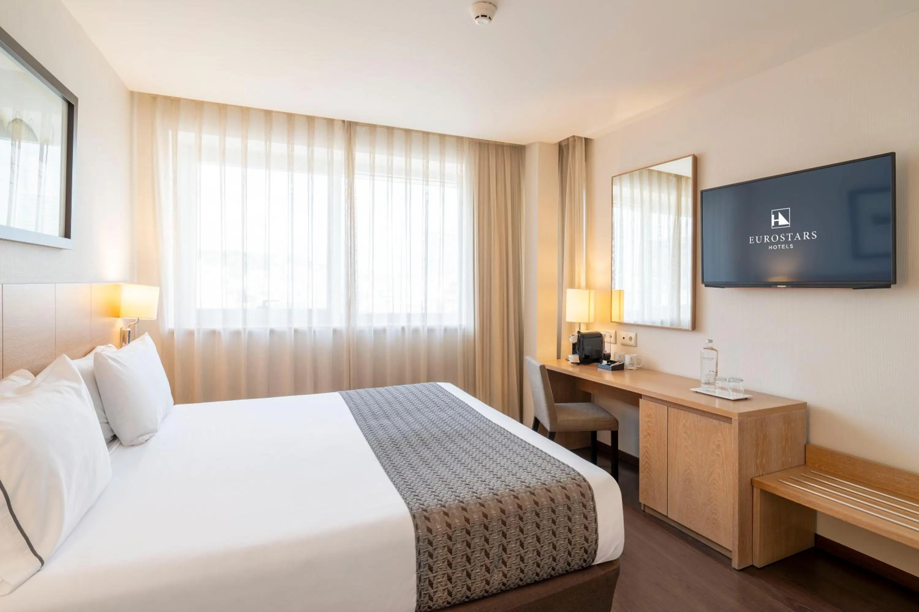 Bed in Eurostars Lucentum