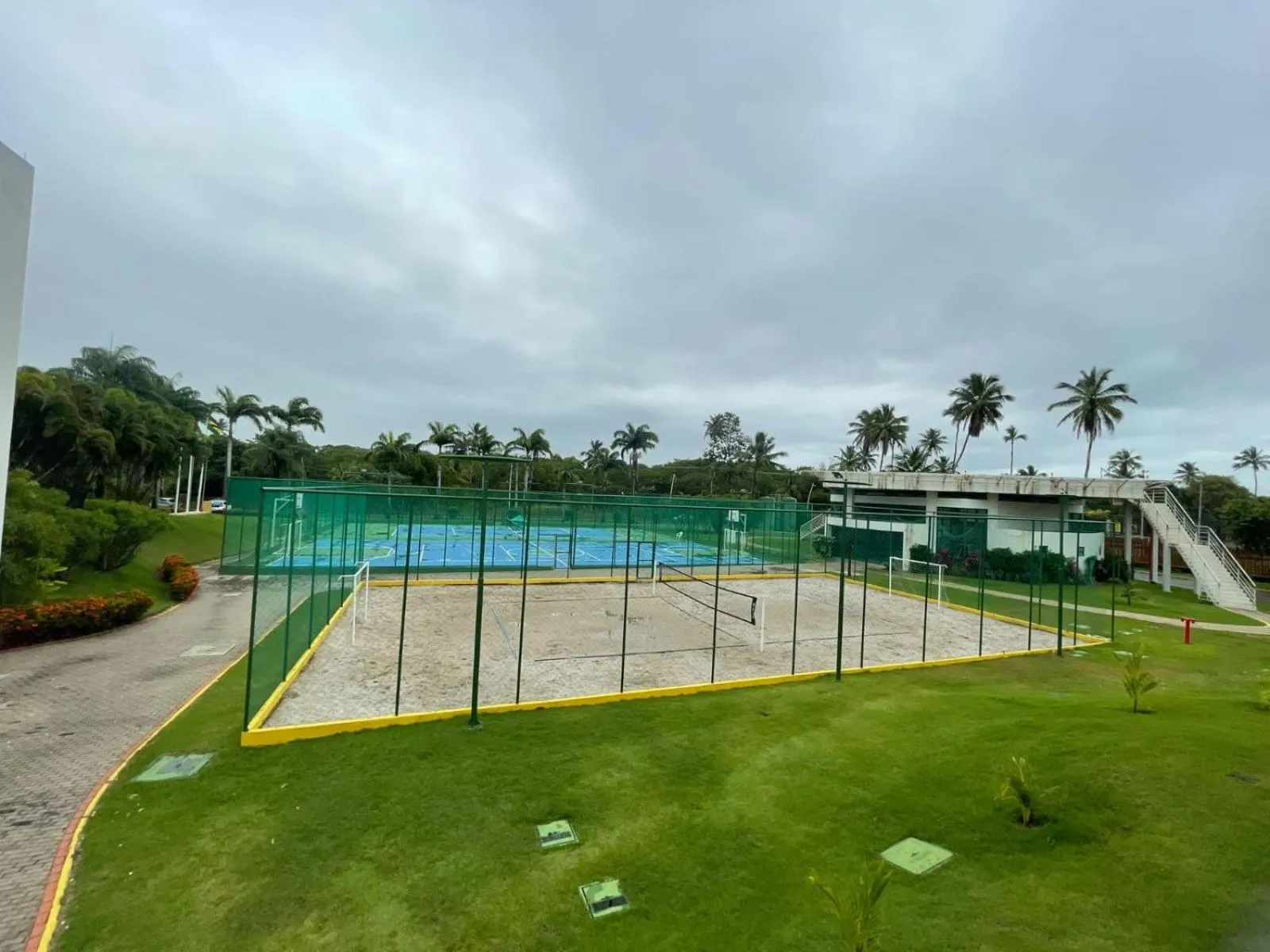 Tennis court in Muro Alto Flat Beach Class