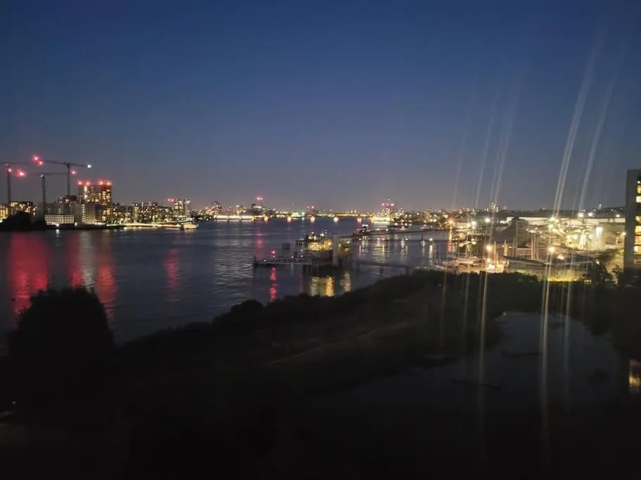 Night in Stunning 3 Double Bedroom Apt in Greenwich near O2