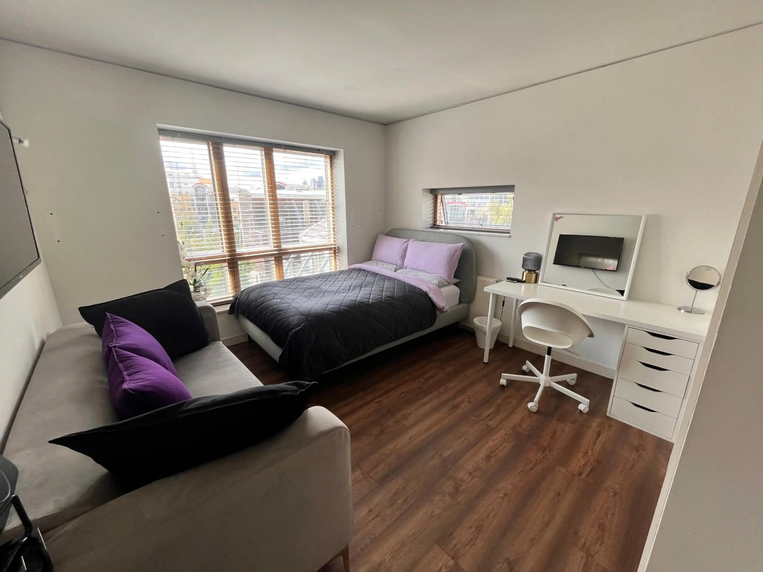 Bedroom, Bed in Stunning 3 Double Bedroom Apt in Greenwich near O2