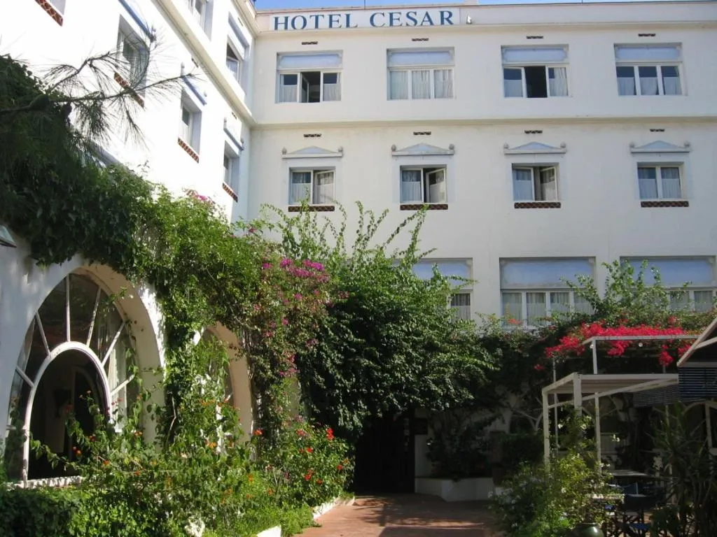 Facade/entrance in Cèsar