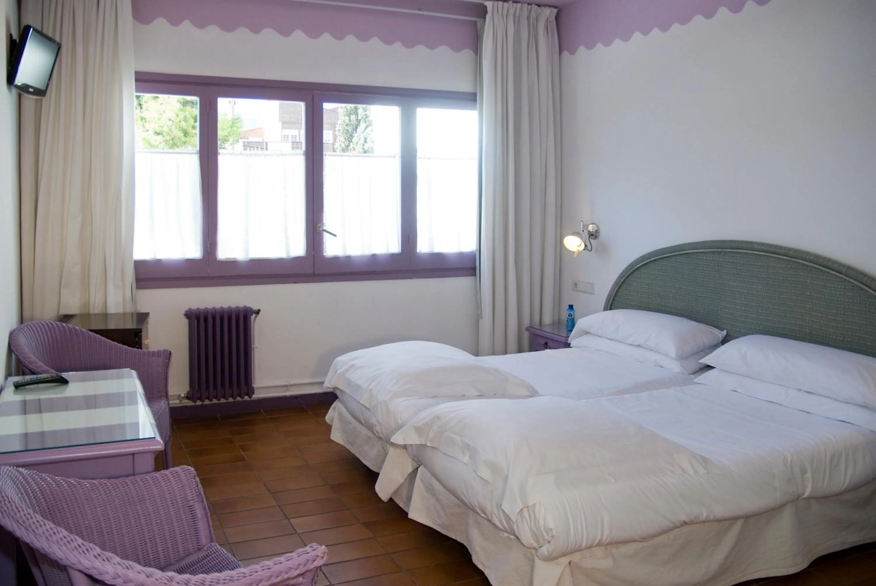 Photo of the whole room, Bed in Cèsar