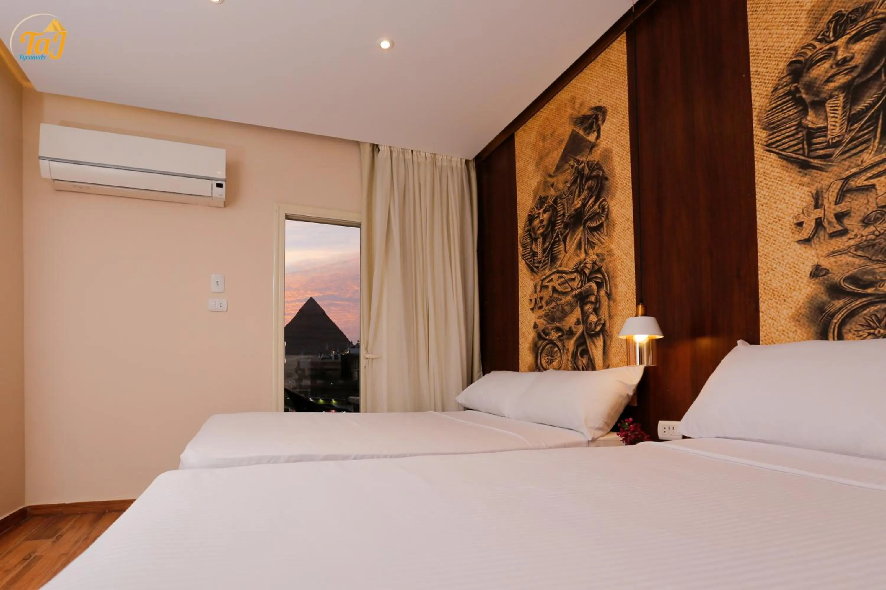 Bed in Sky Pyramids View Inn