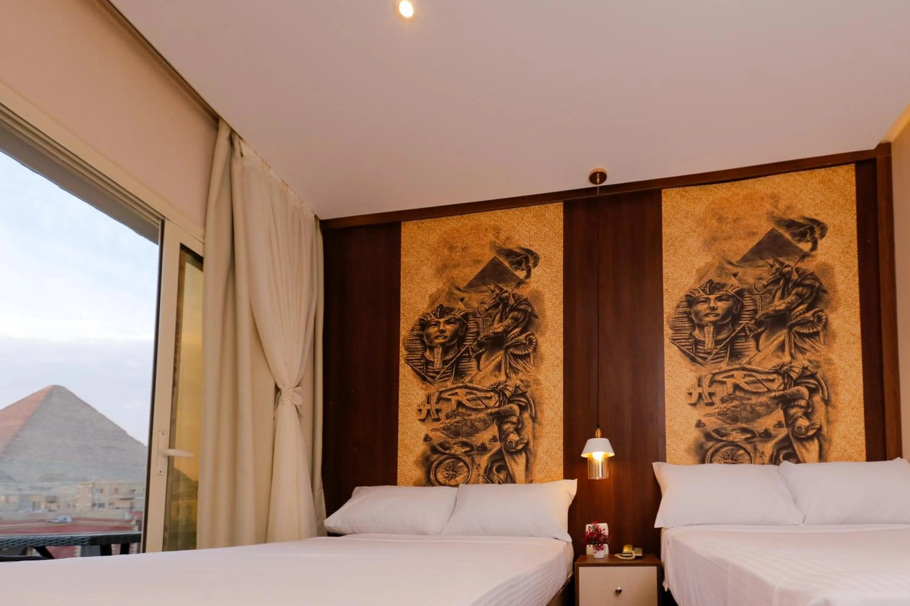 Bed in Sky Pyramids View Inn