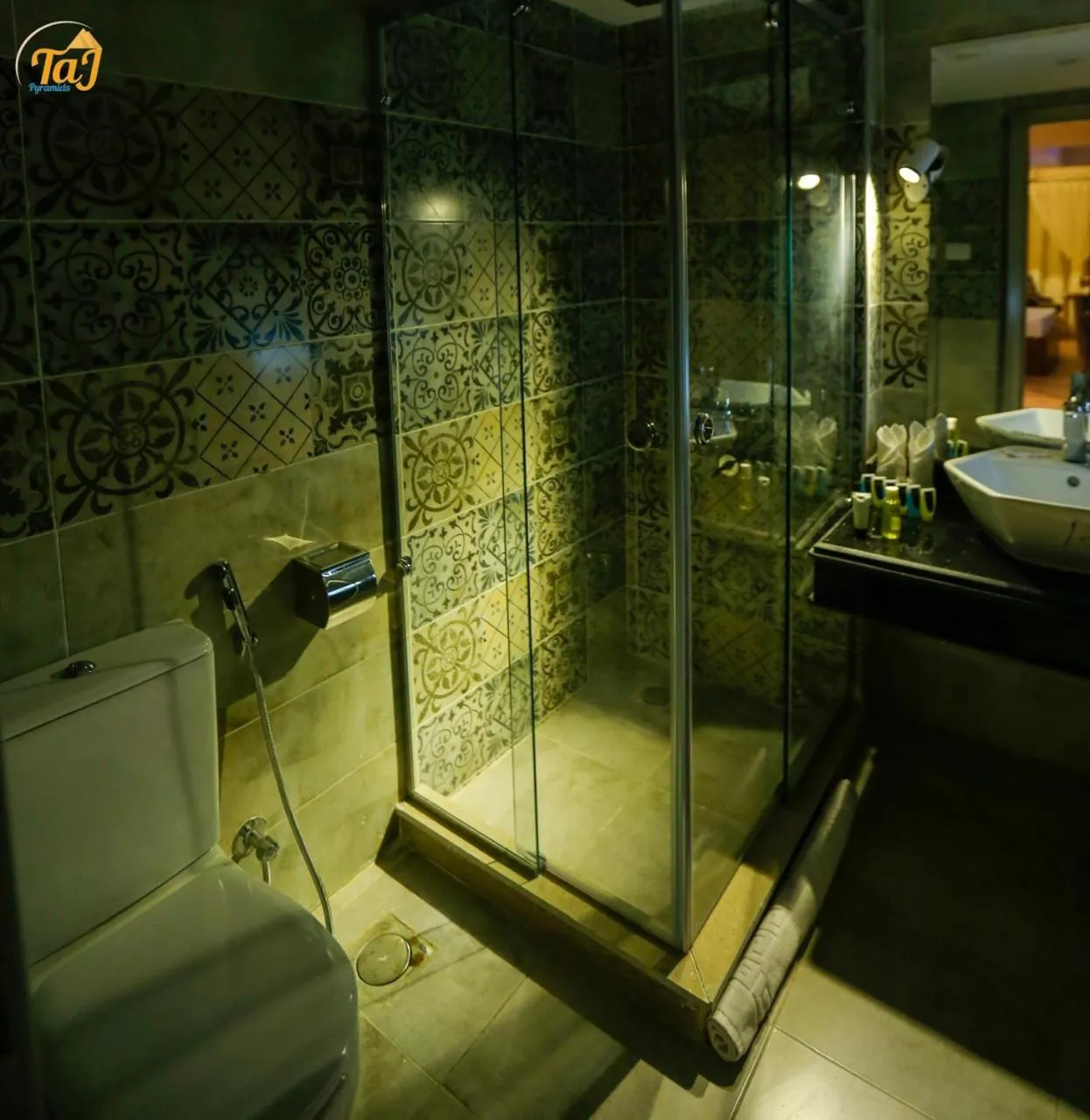 Shower in Sky Pyramids View Inn