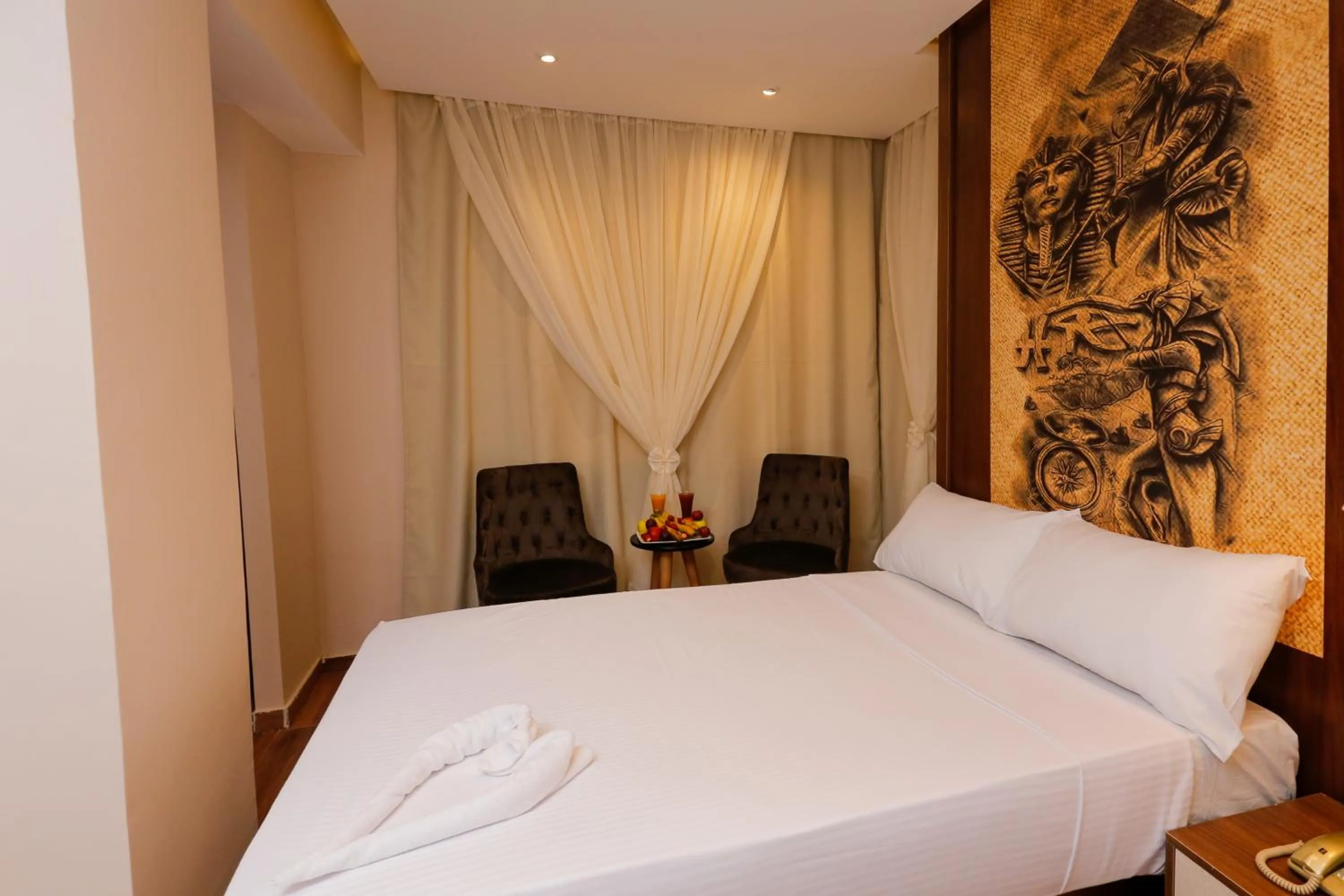 Bed in Sky Pyramids View Inn