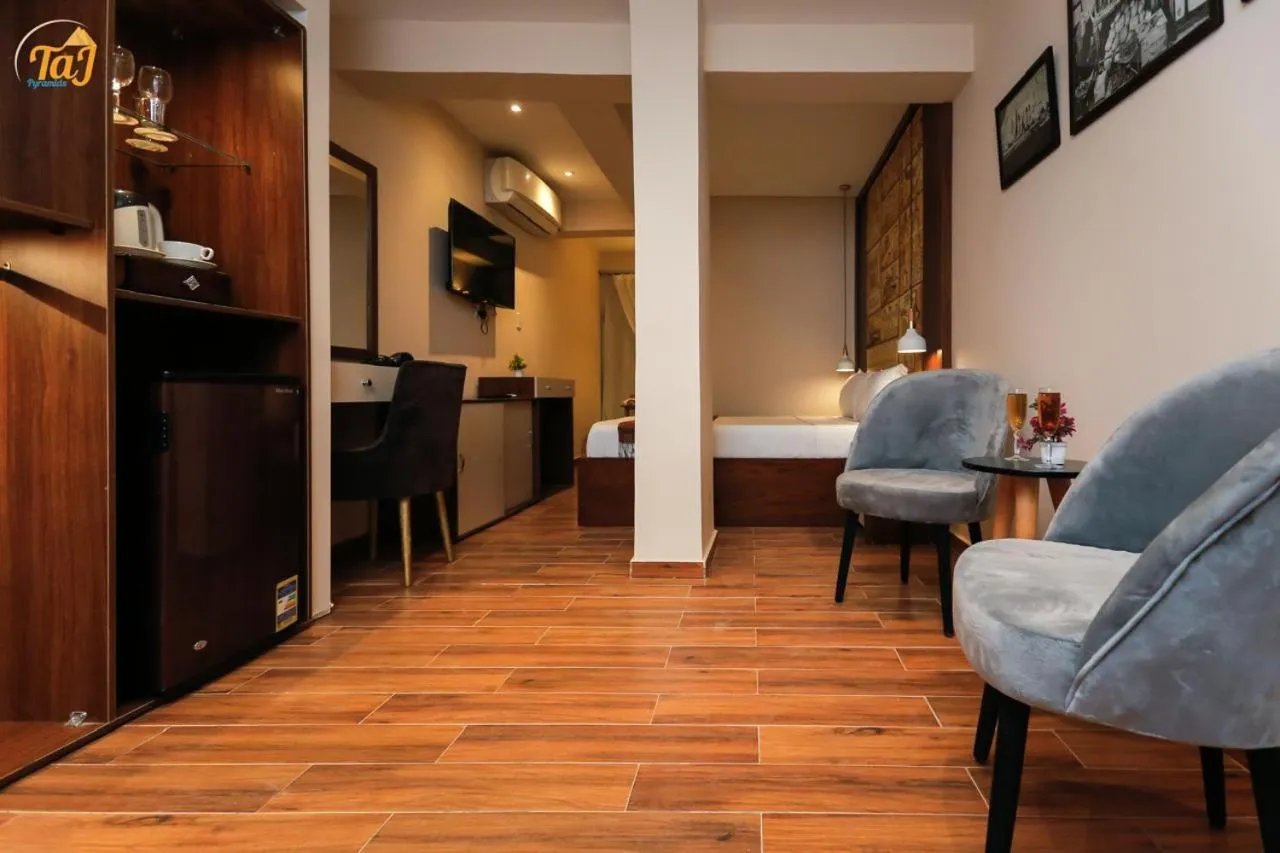 Communal lounge/ TV room in Sky Pyramids View Inn