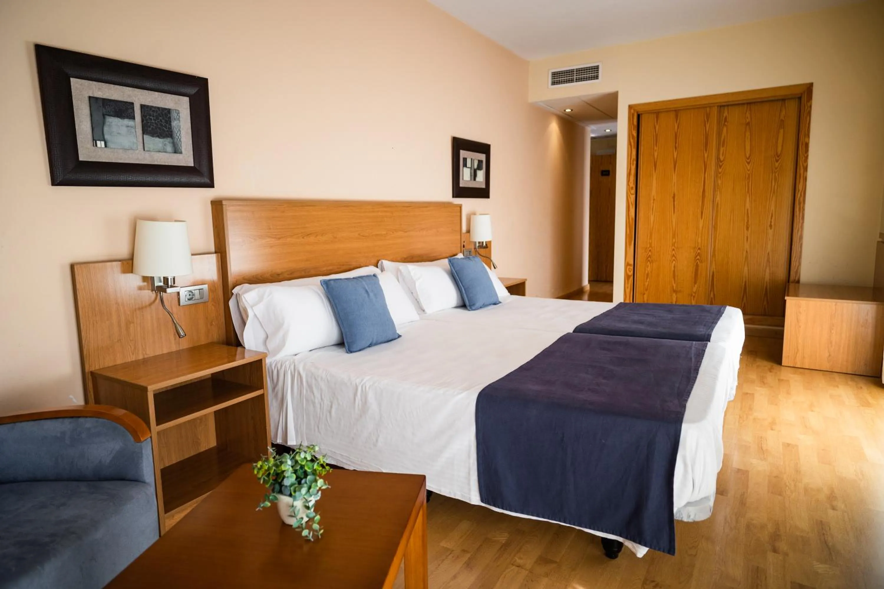 Photo of the whole room, Bed in Hotel Villa San Juan