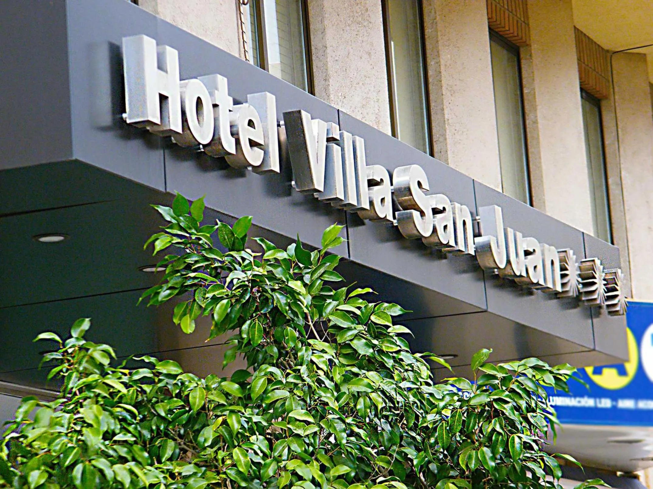 Property building in Hotel Villa San Juan