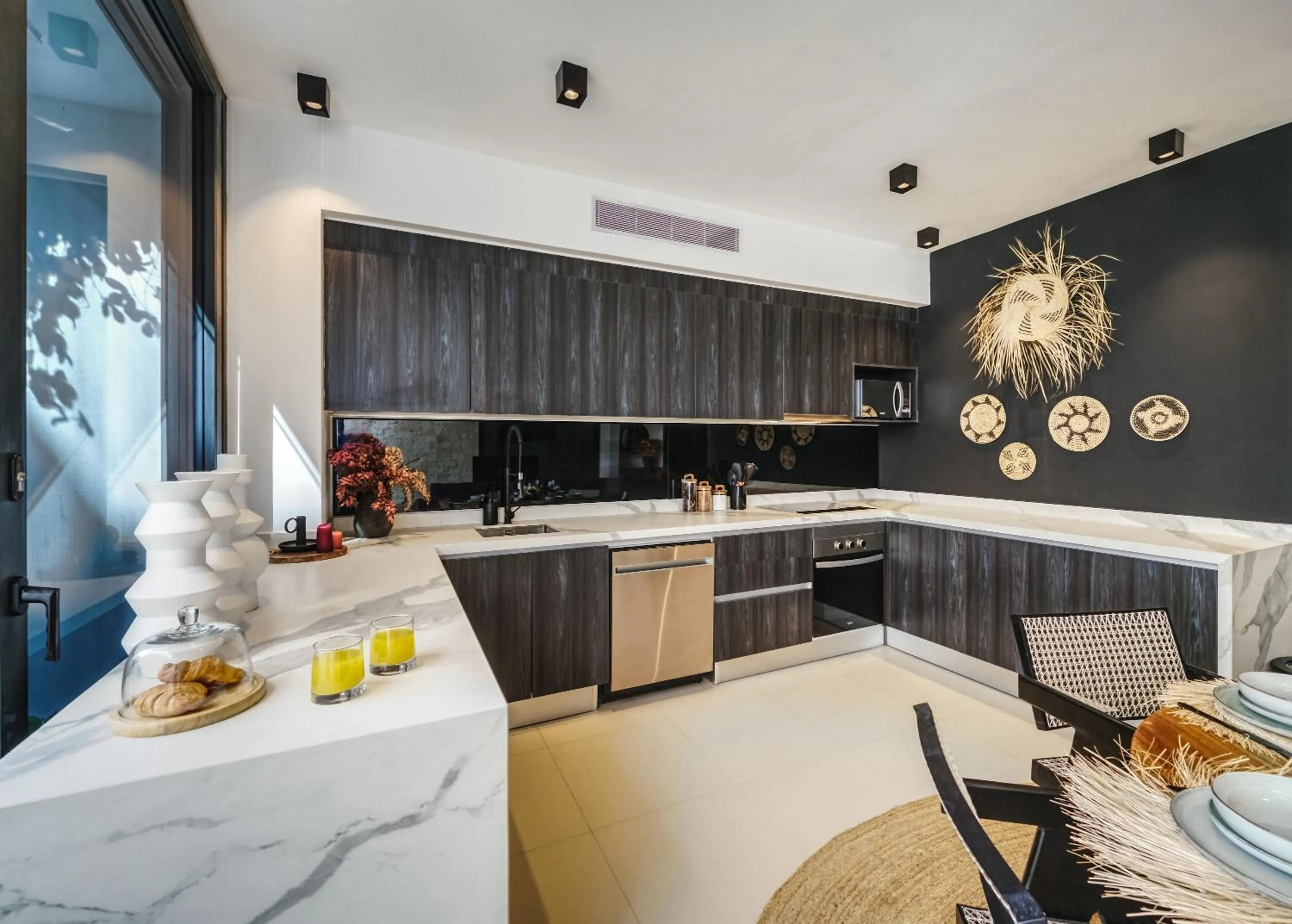 Kitchen or kitchenette in 2BR Coworking Freestanding Bathtub Private Pool