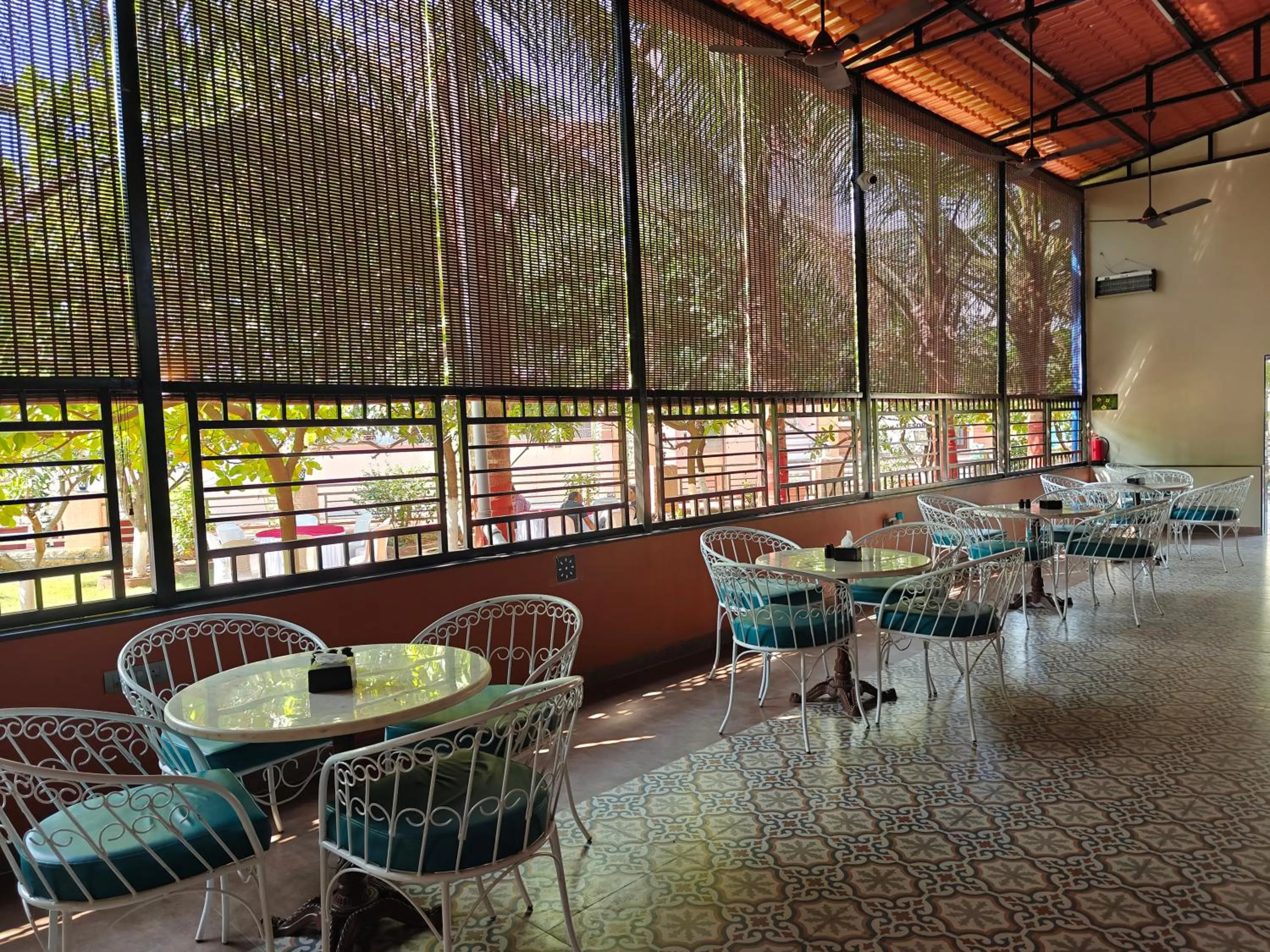 Restaurant/places to eat in Raaj Resort