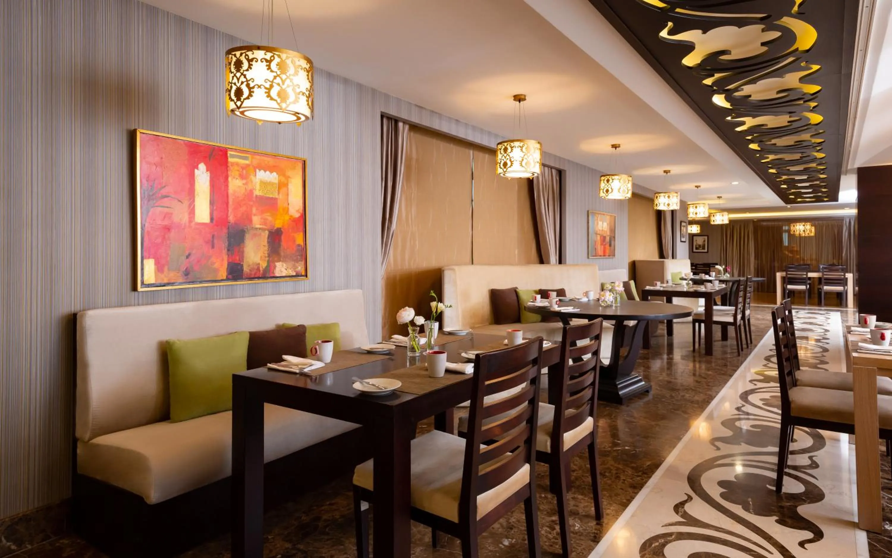 Restaurant/places to eat in Badamdar Hotel and Residences