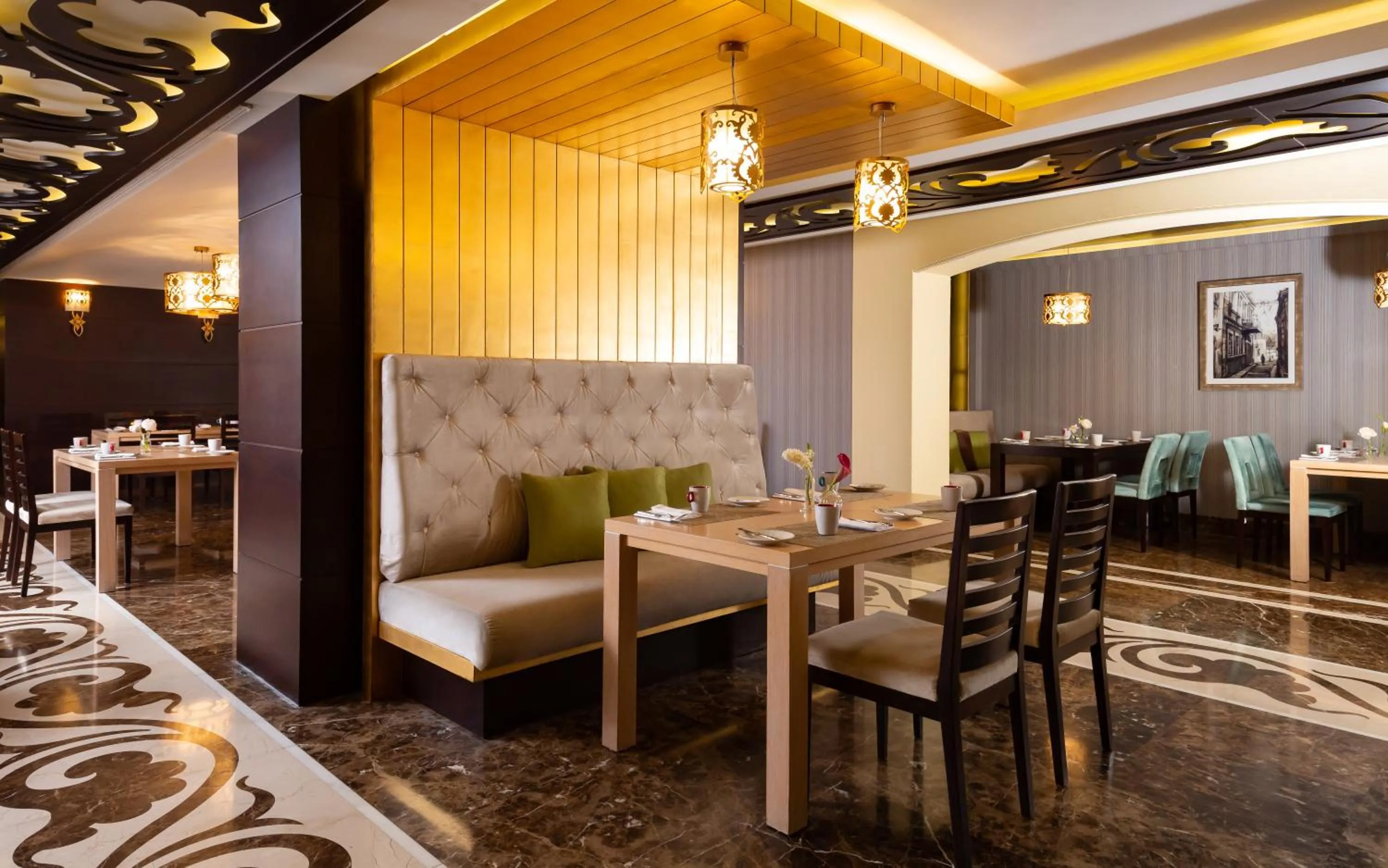 Restaurant/places to eat in Badamdar Hotel and Residences