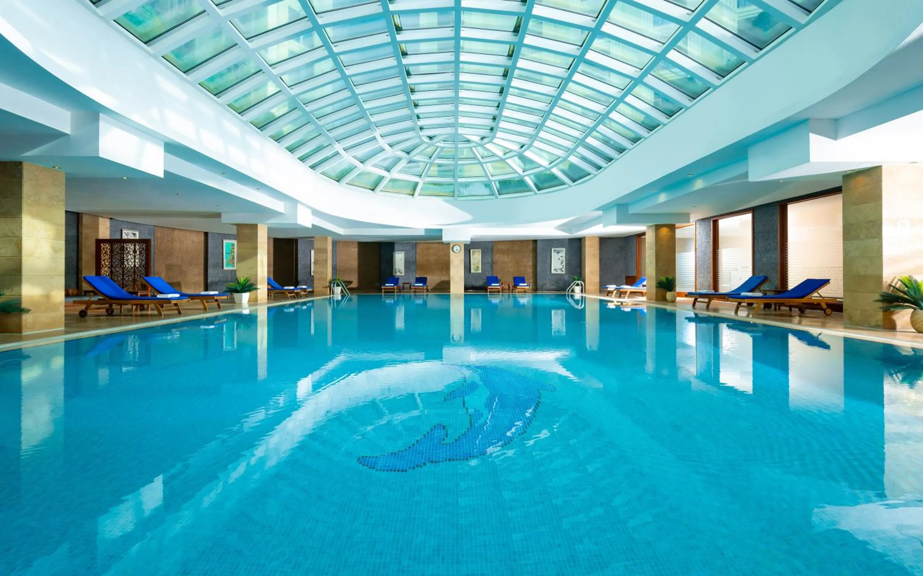 Swimming pool in Badamdar Hotel and Residences