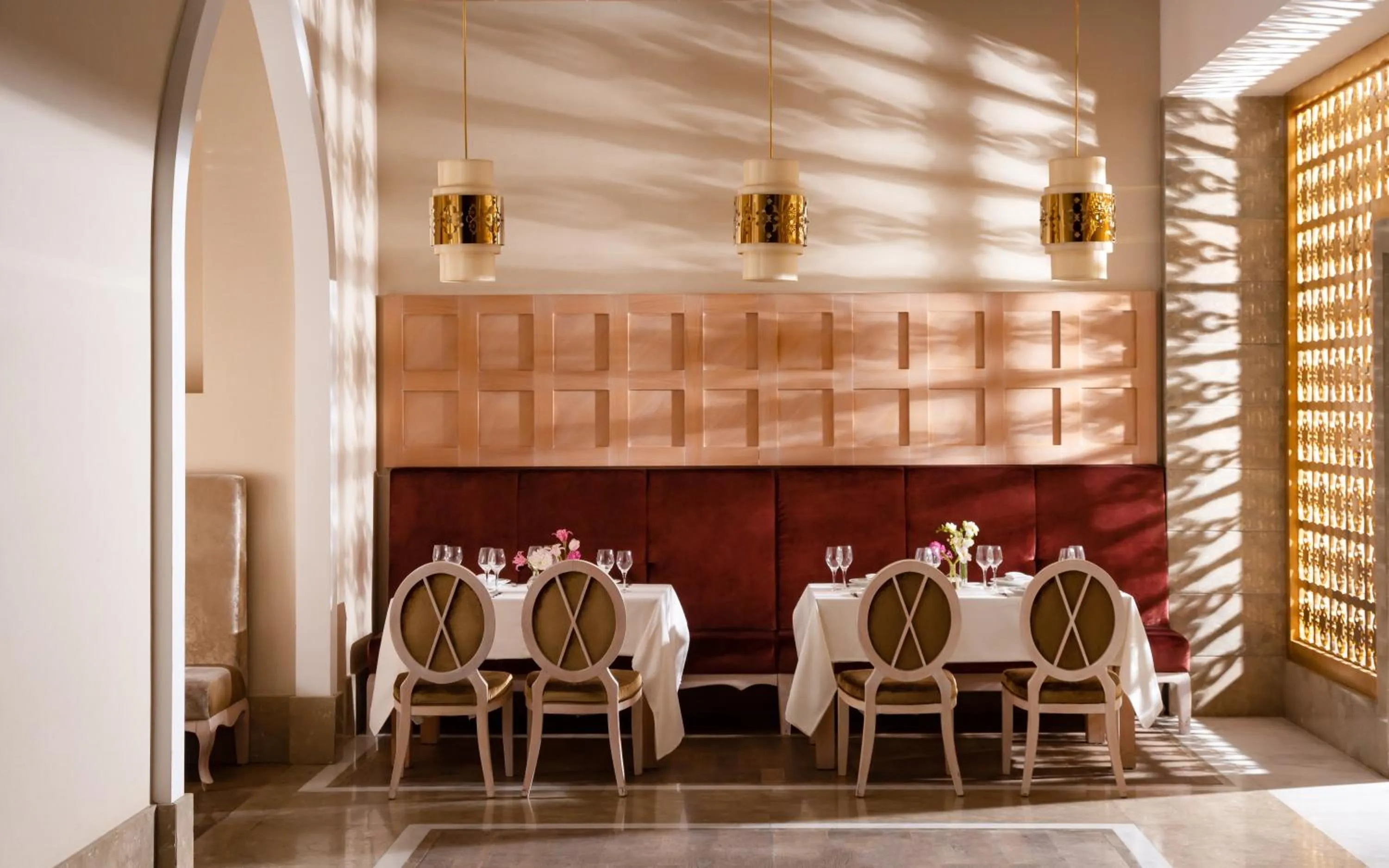 Restaurant/places to eat in Badamdar Hotel and Residences