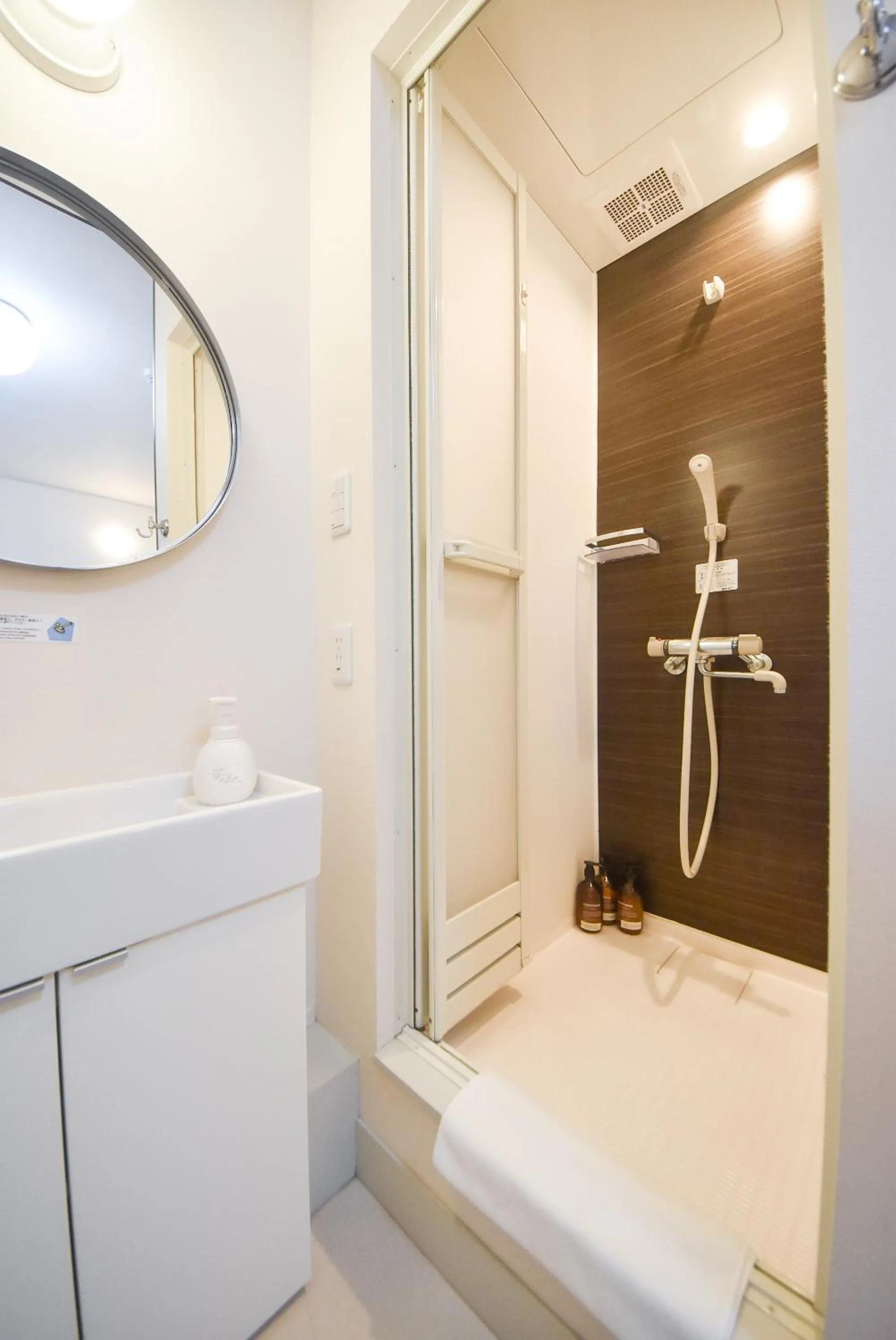 Shower in Comfy Stay Sarusawaike