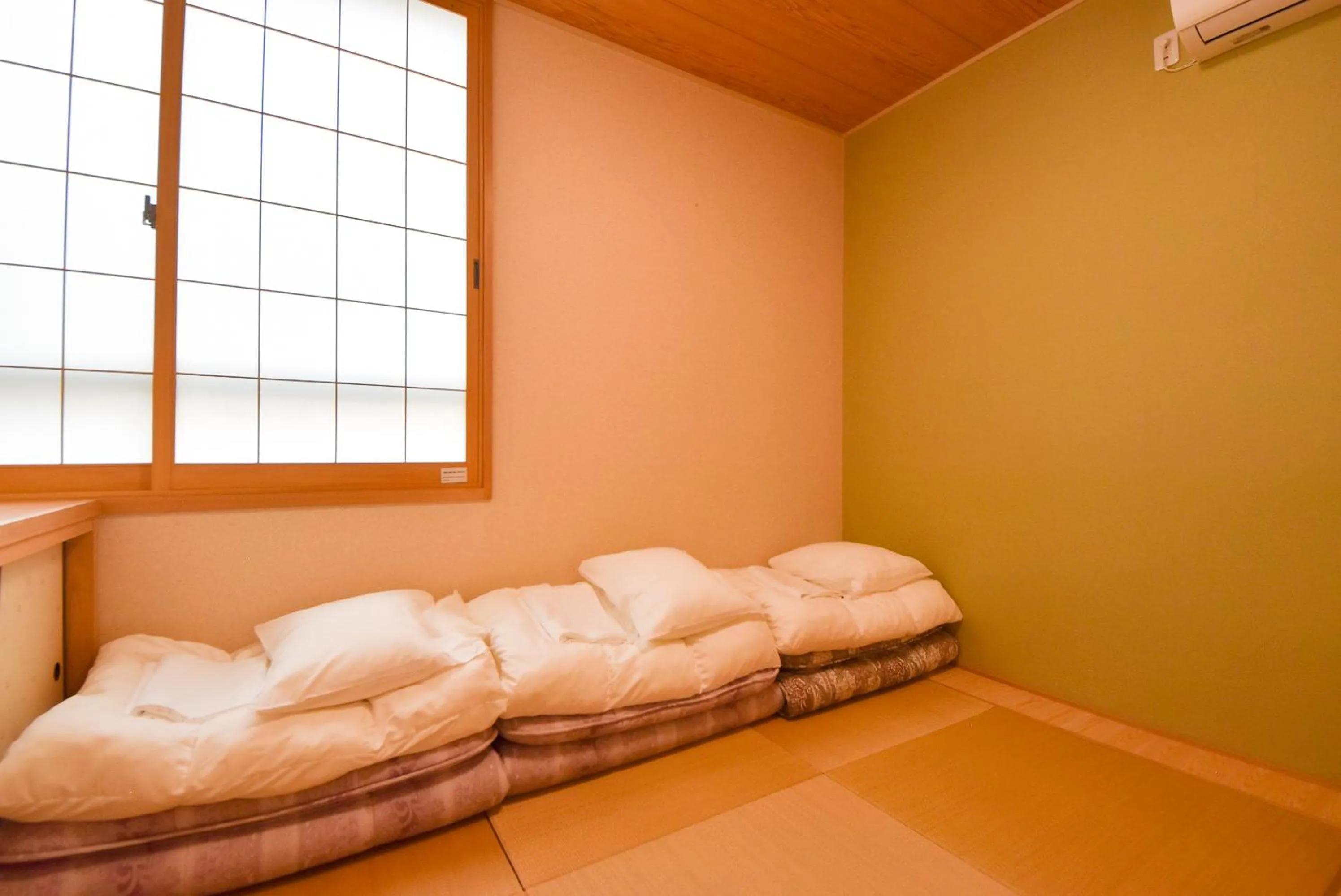 Photo of the whole room, Bed in Comfy Stay Sarusawaike