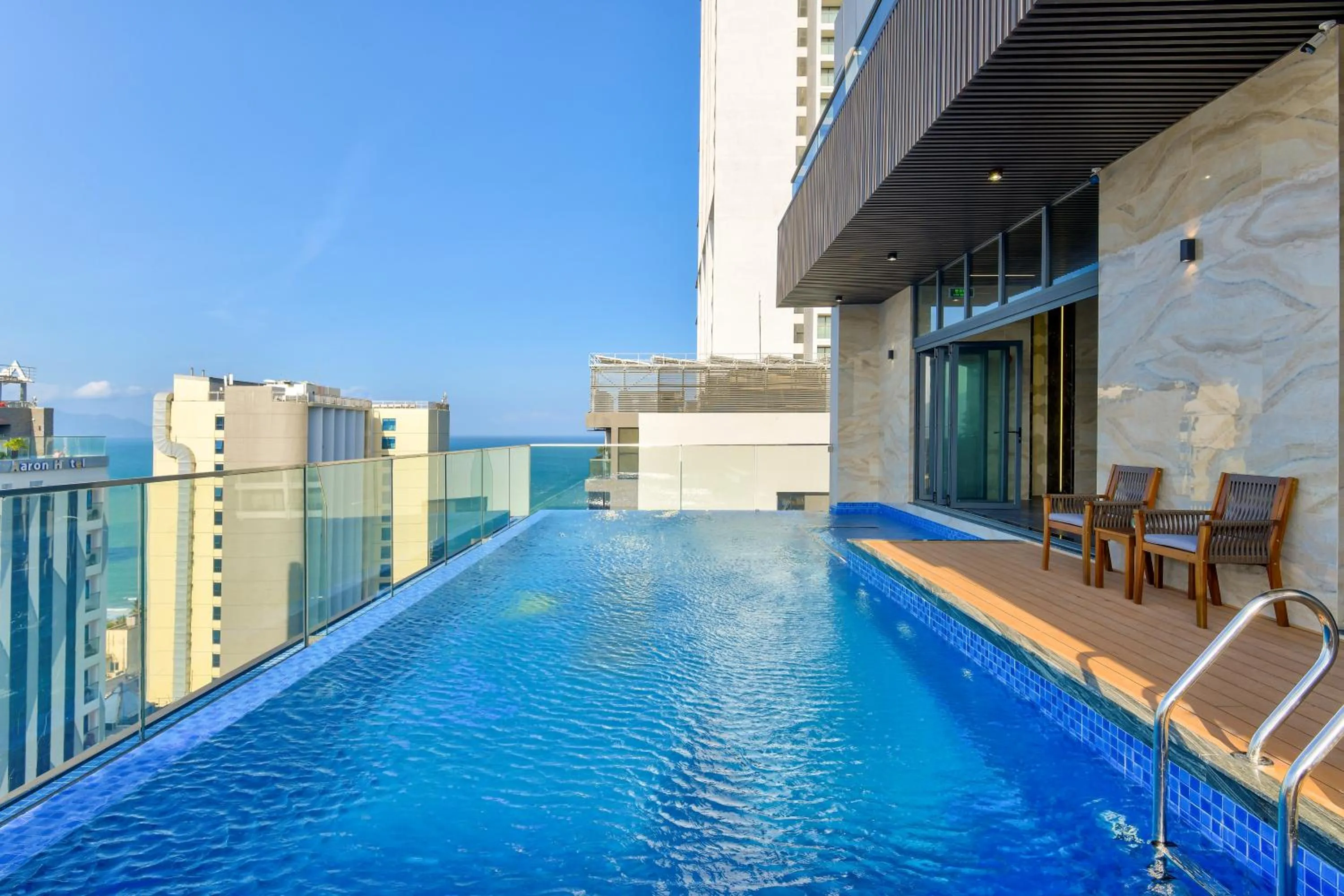 Swimming pool in Maris Hotel Nha Trang